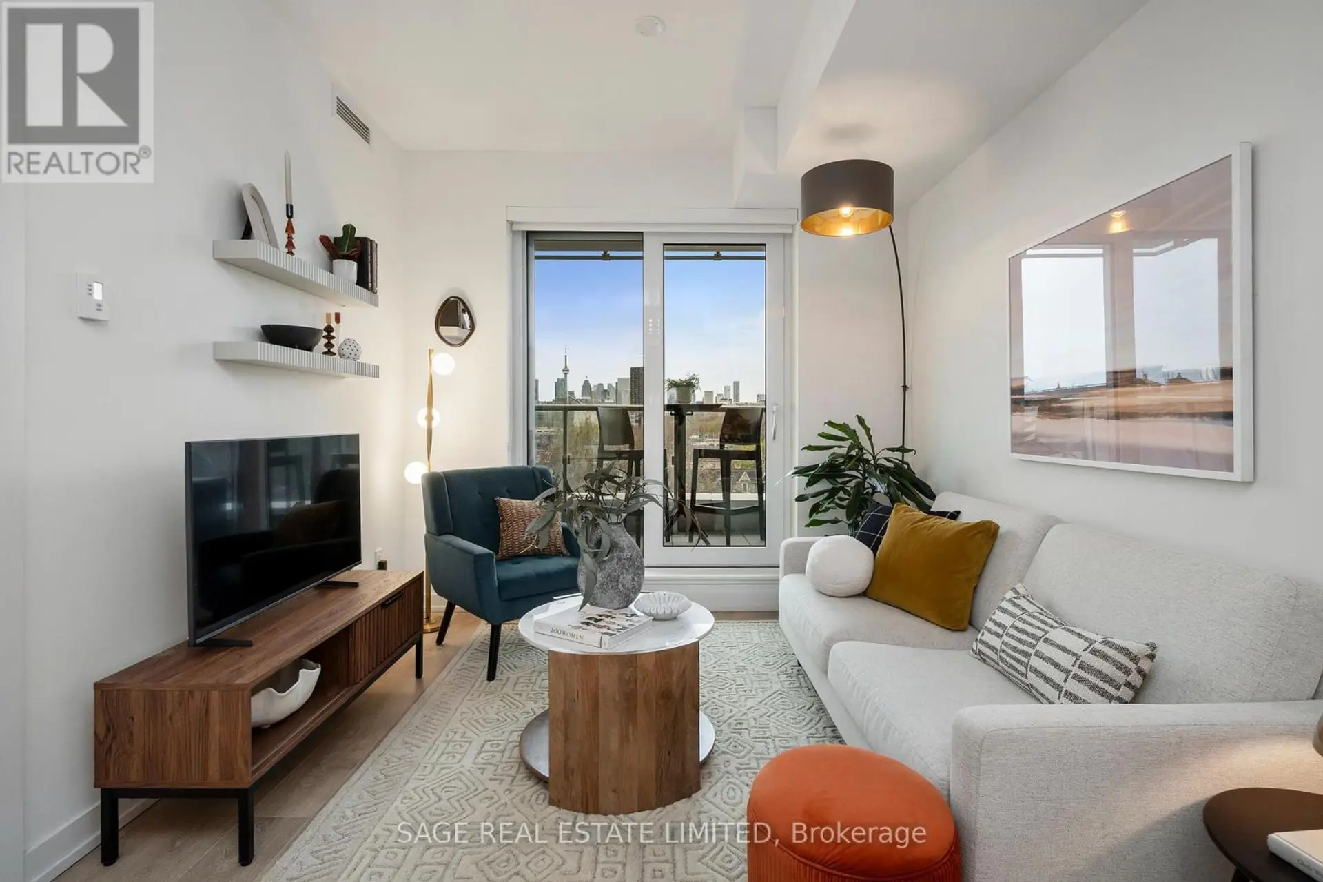 #606 150 LOGAN AVENUE - Image 1