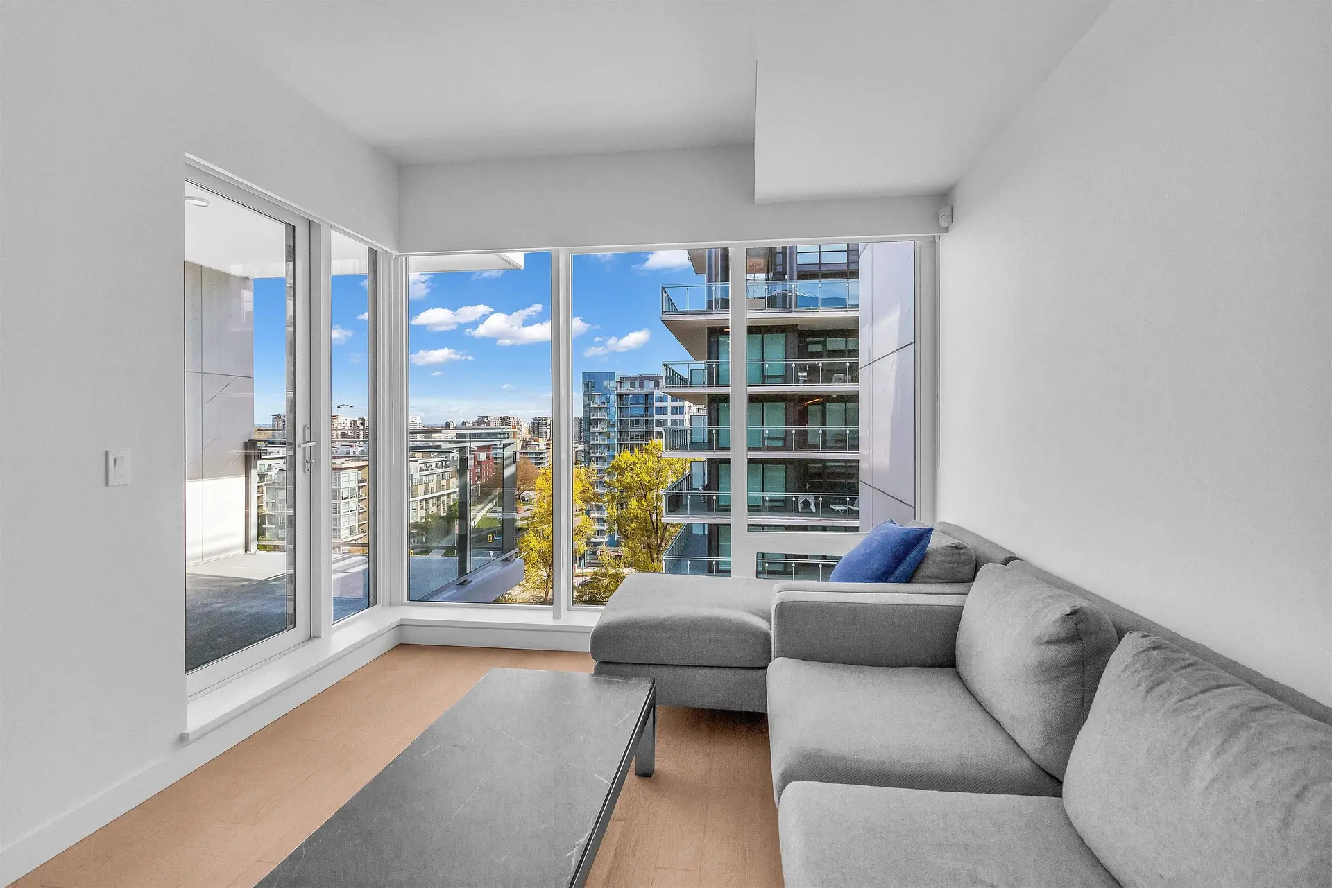 #1006 6833 Pearson Way - Image 2