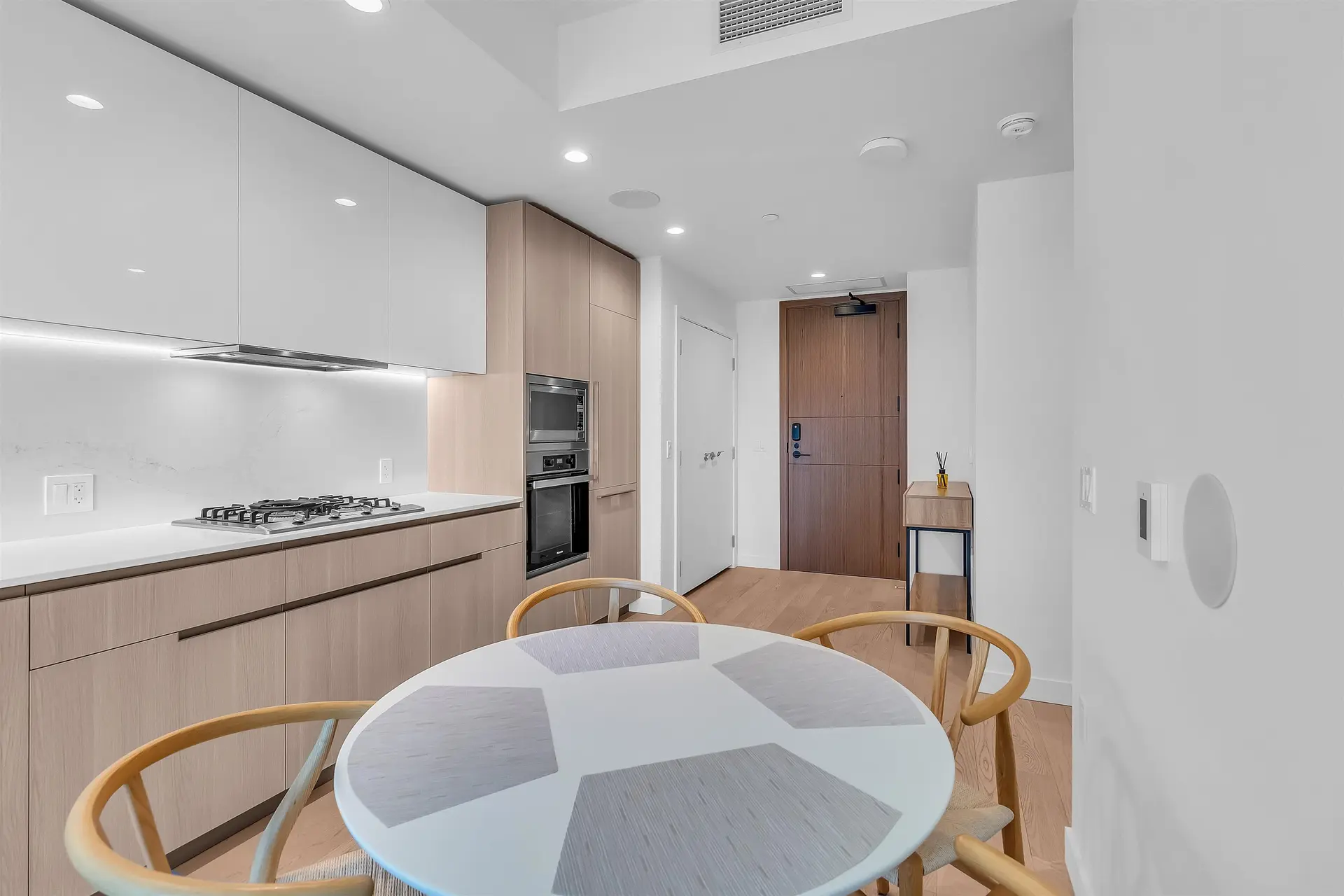 #1006 6833 Pearson Way - Image 6