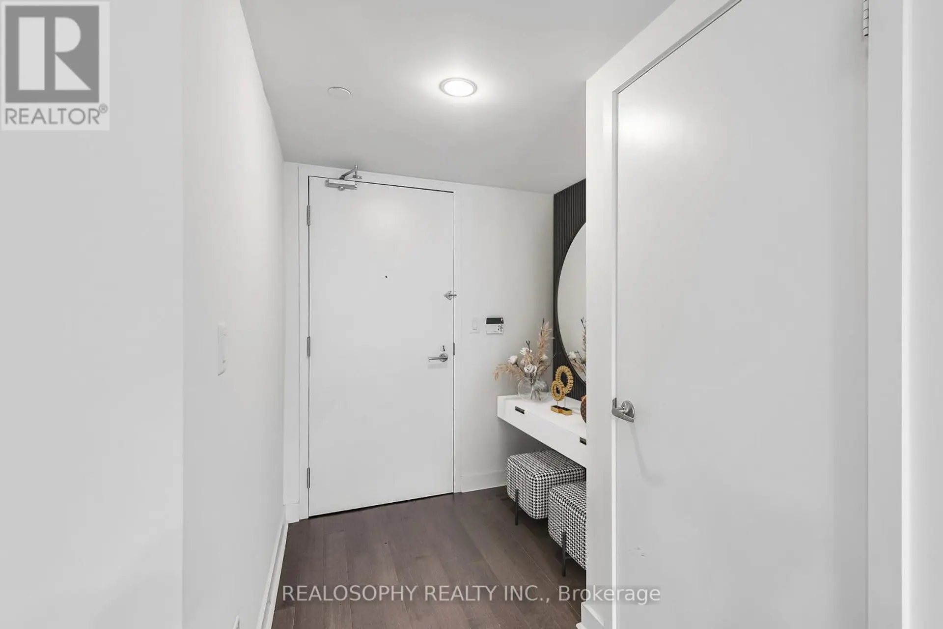 #506 58 ORCHARD VIEW BOULEVARD - Image 2