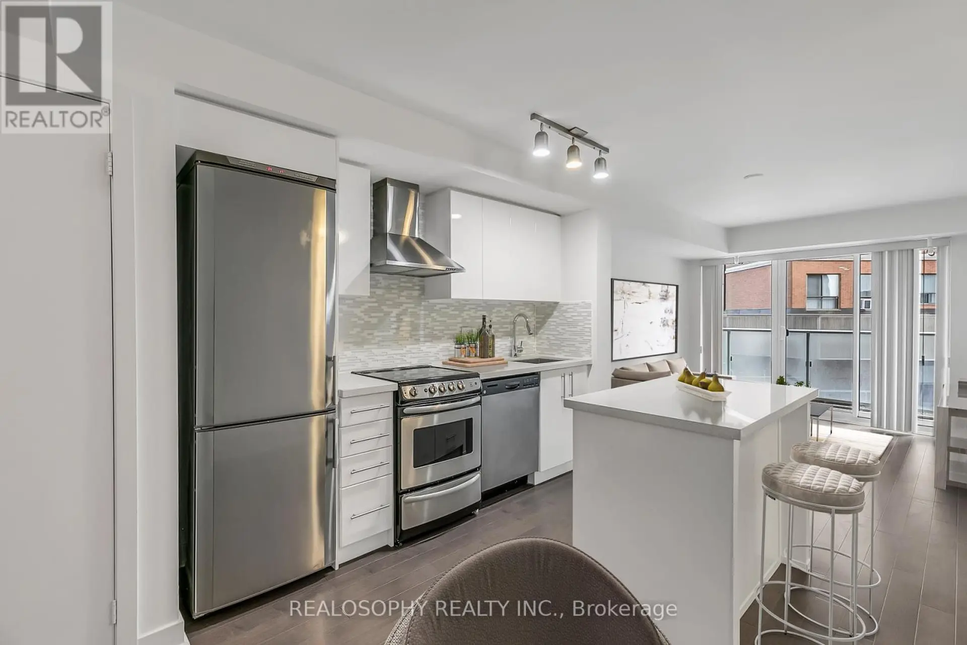 #506 58 ORCHARD VIEW BOULEVARD - Image 3