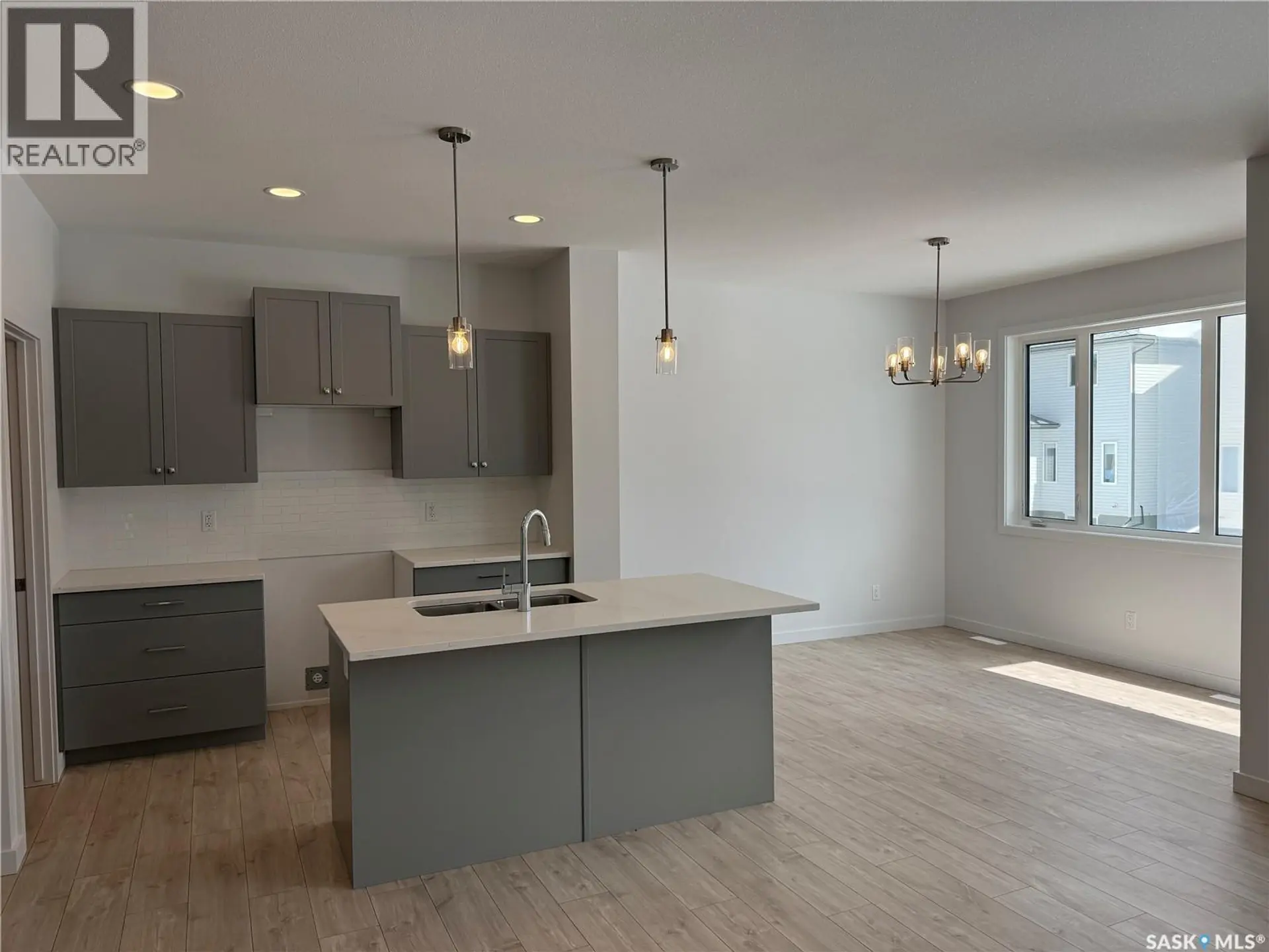 919 Traeger MANOR - Image 4
