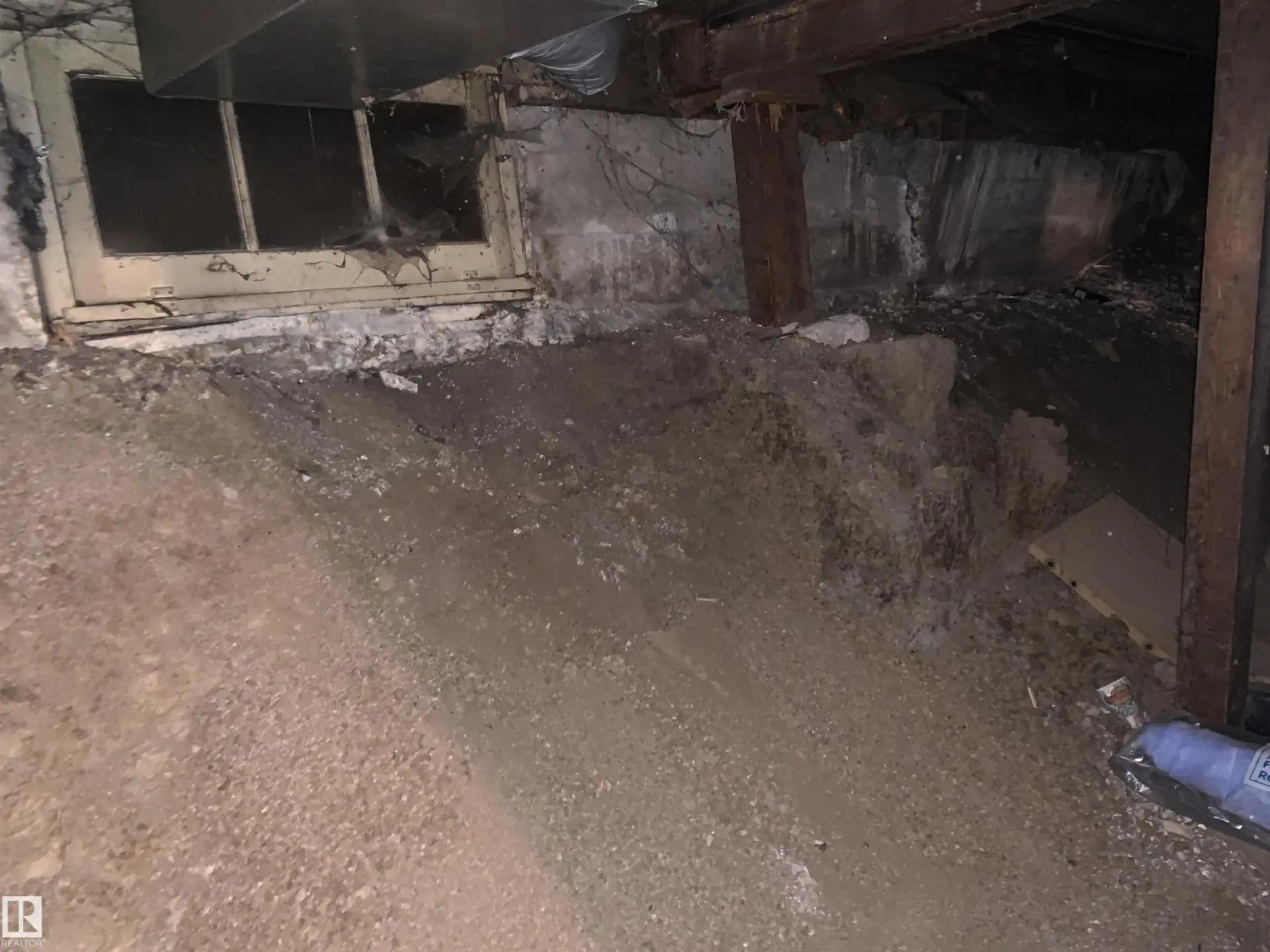 9747 90 AV NW - Image 7