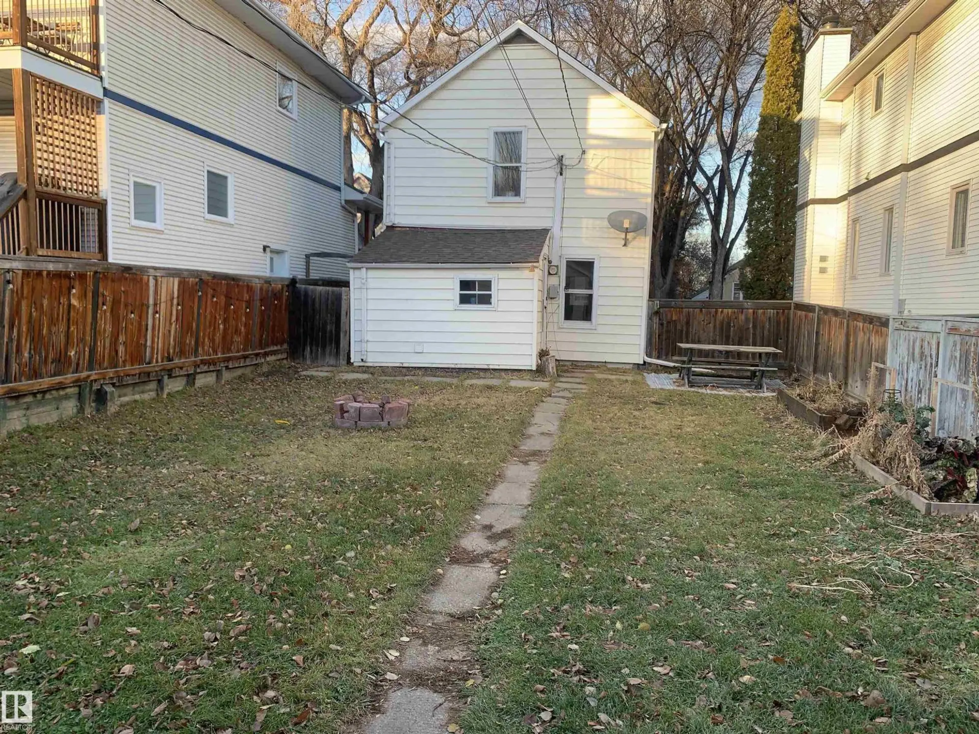 9747 90 AV NW - Image 8