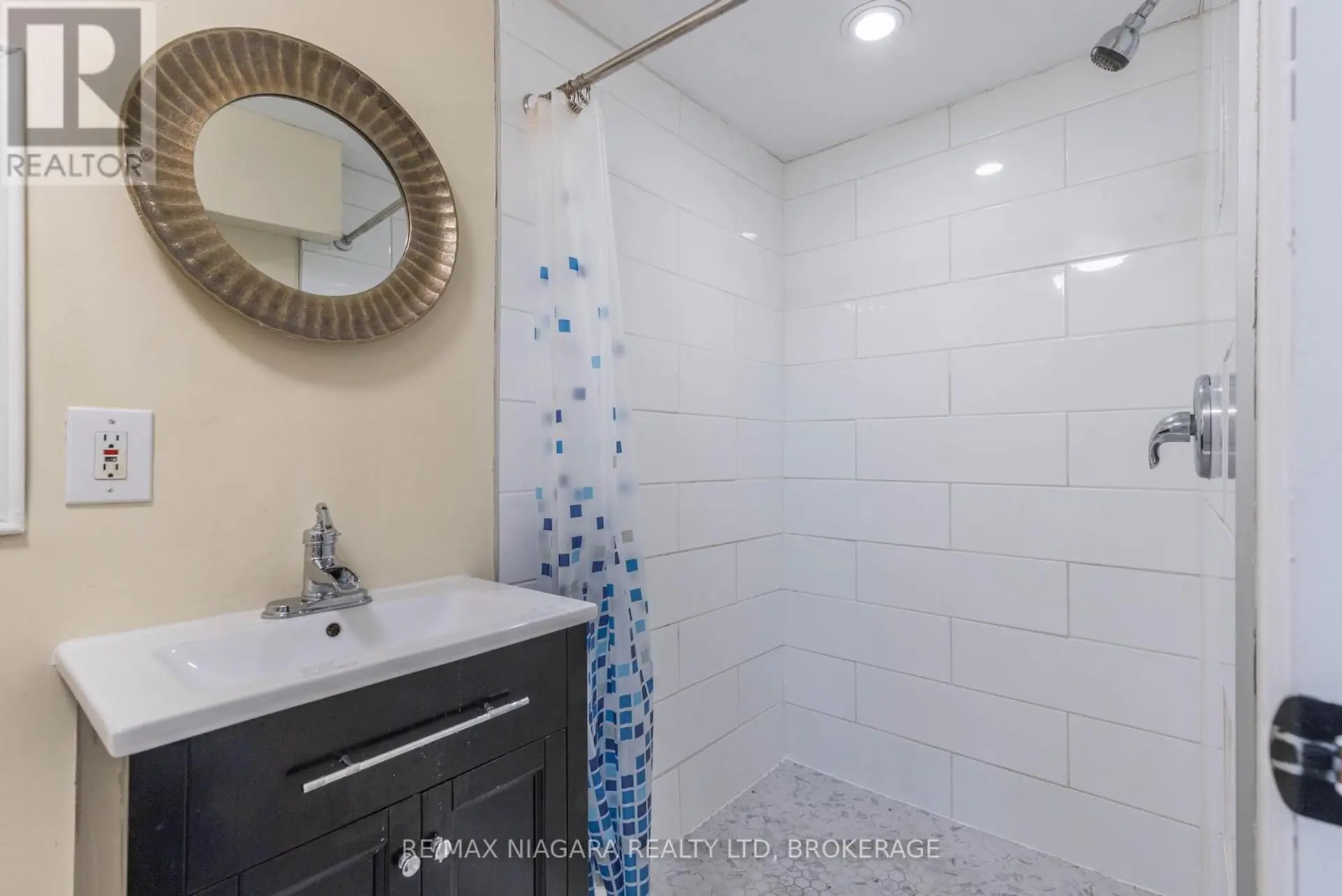 6 CIRCLE STREET - Image 11
