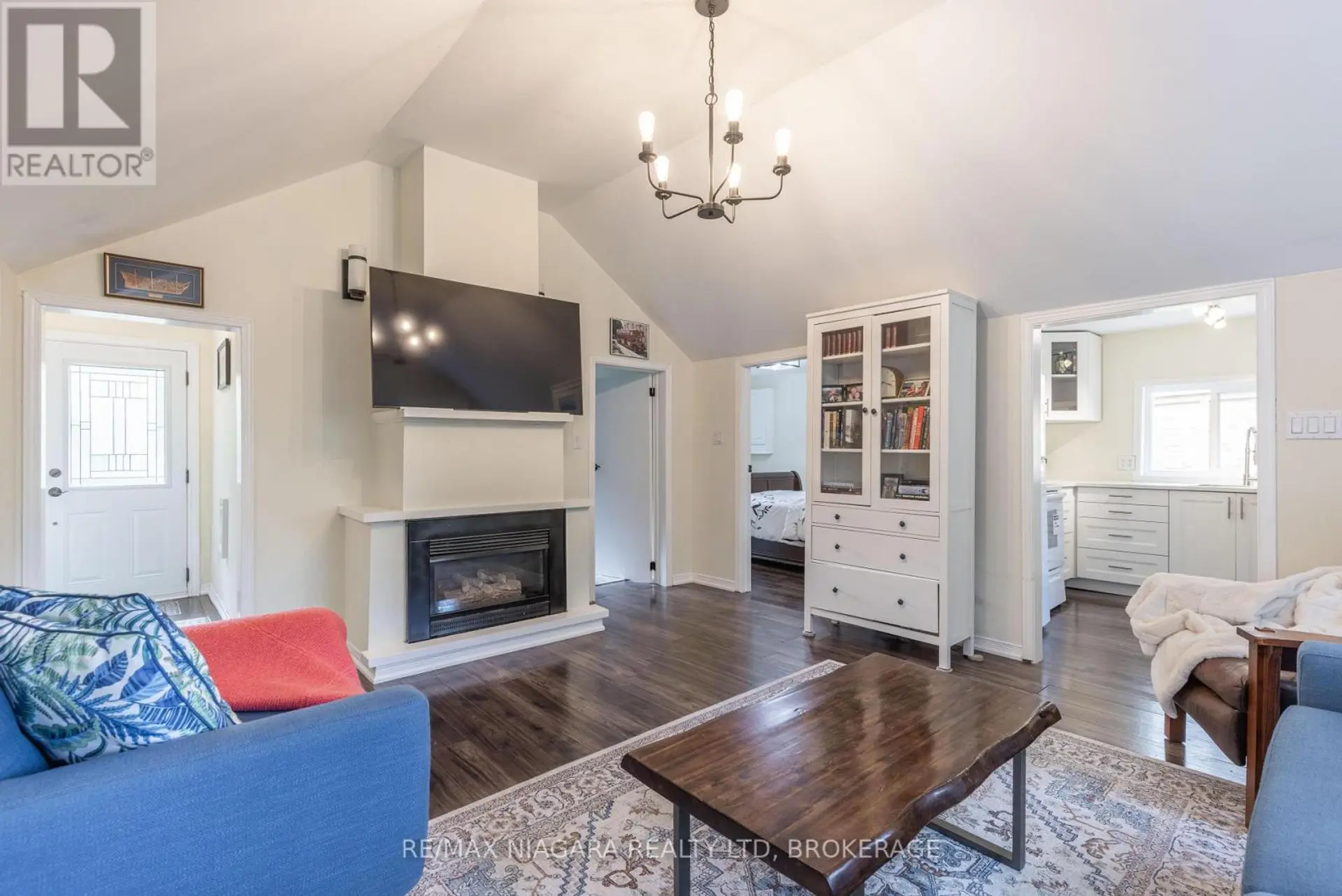 6 CIRCLE STREET - Image 5