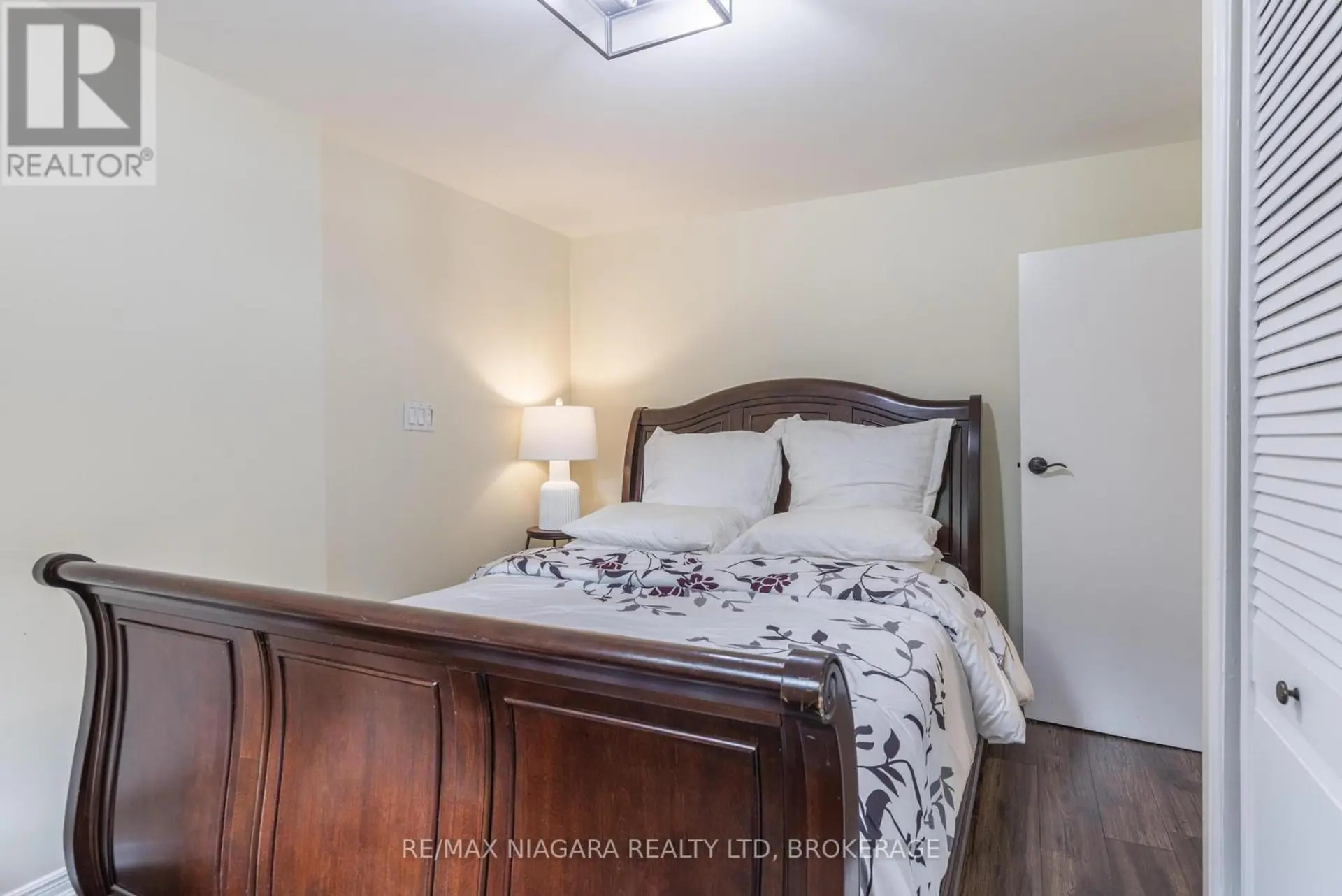 6 CIRCLE STREET - Image 9