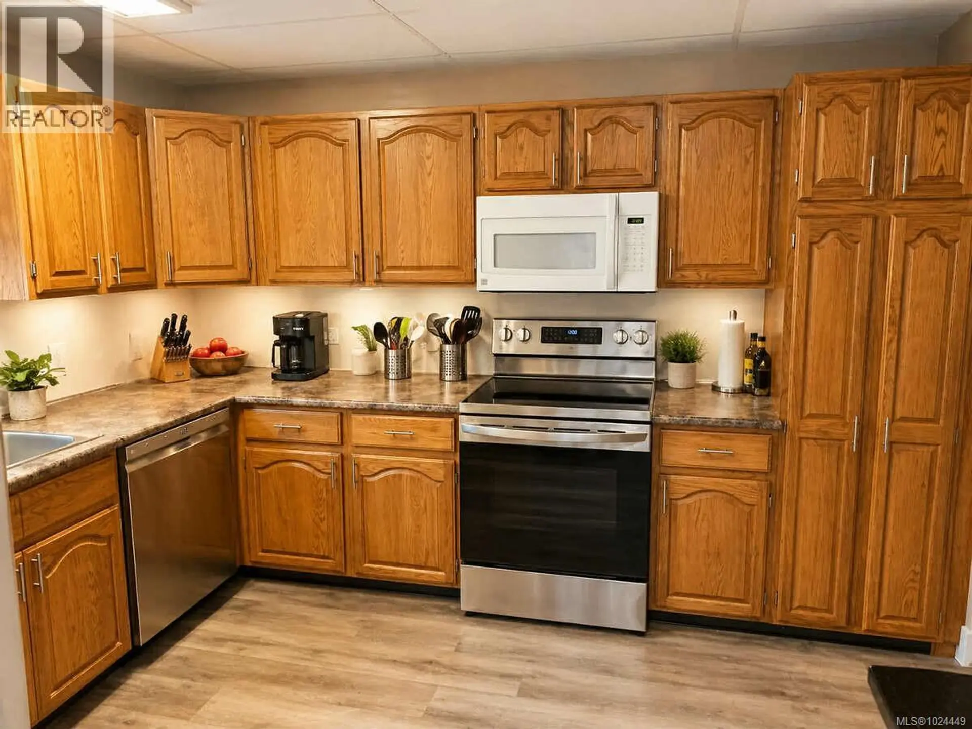 4925 Leslie Ave - Image 6