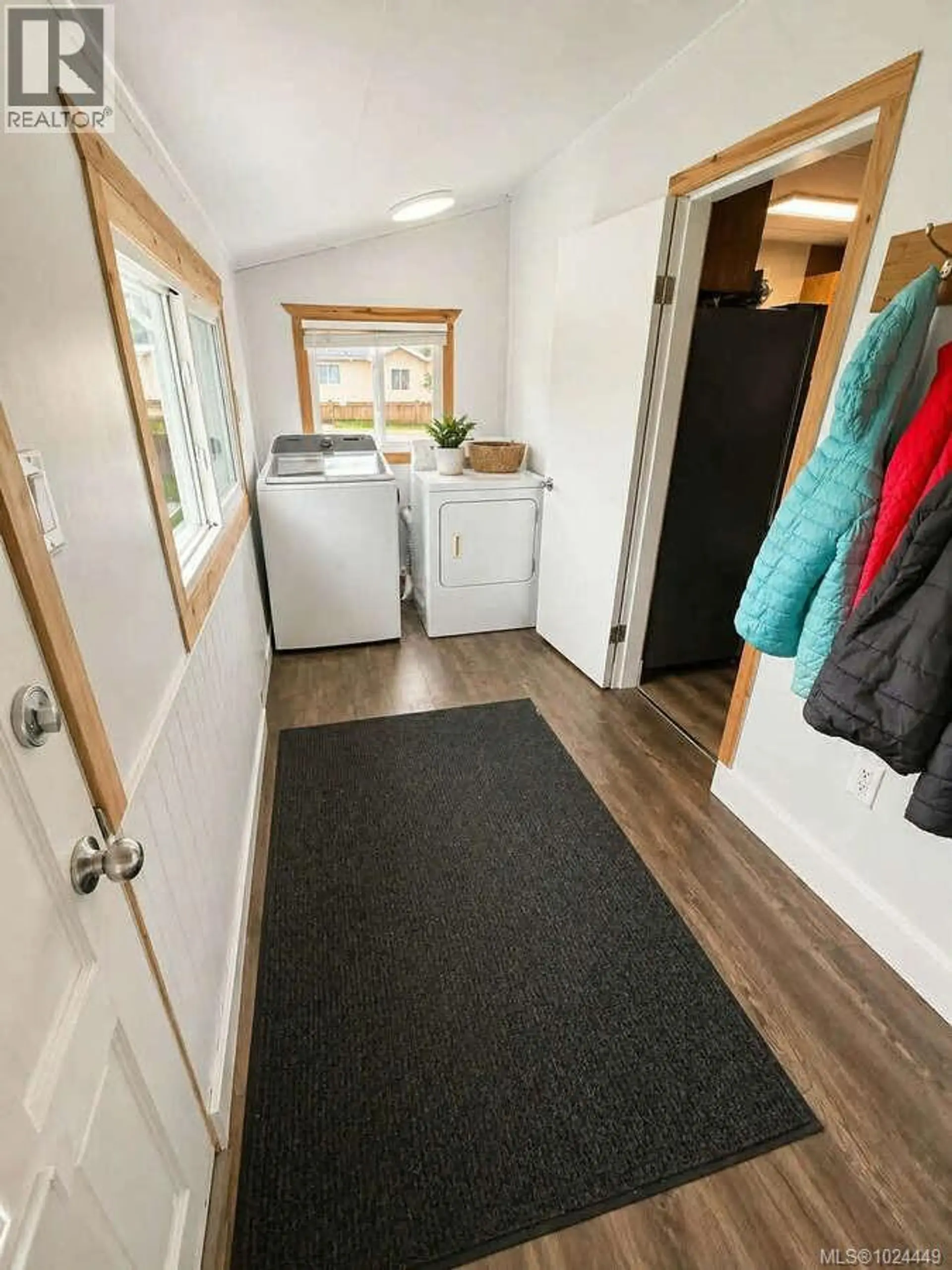 4925 Leslie Ave - Image 4
