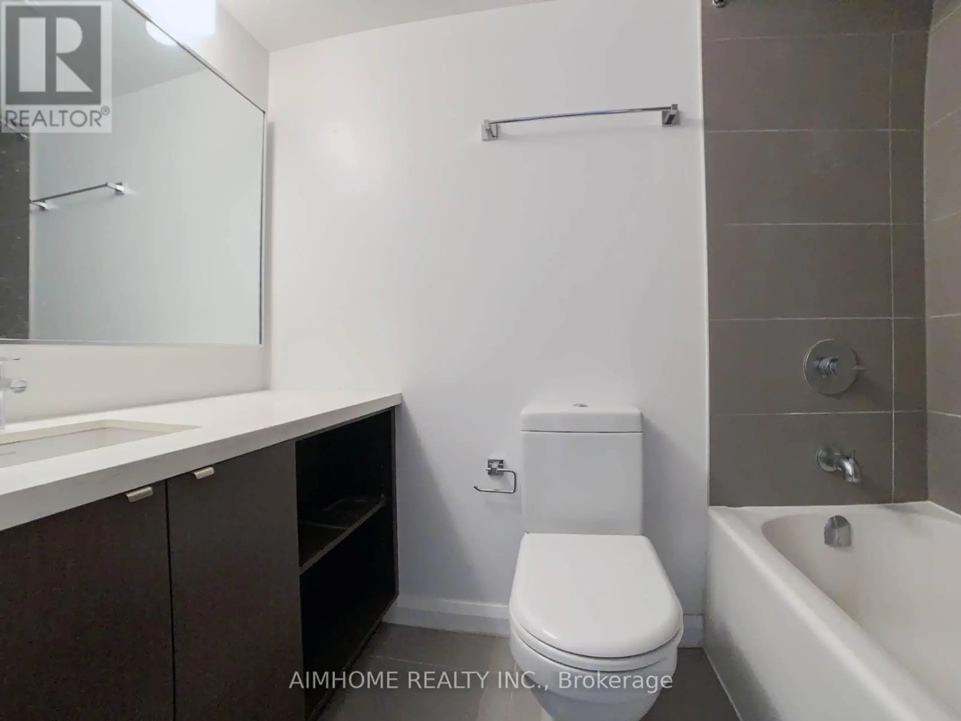#805 155 YORKVILLE AVENUE - Image 9