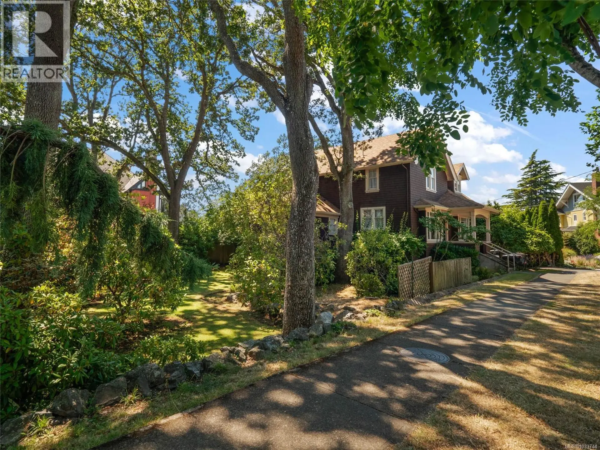 Property at 1353 Craigdarroch Rd, Victoria, BC