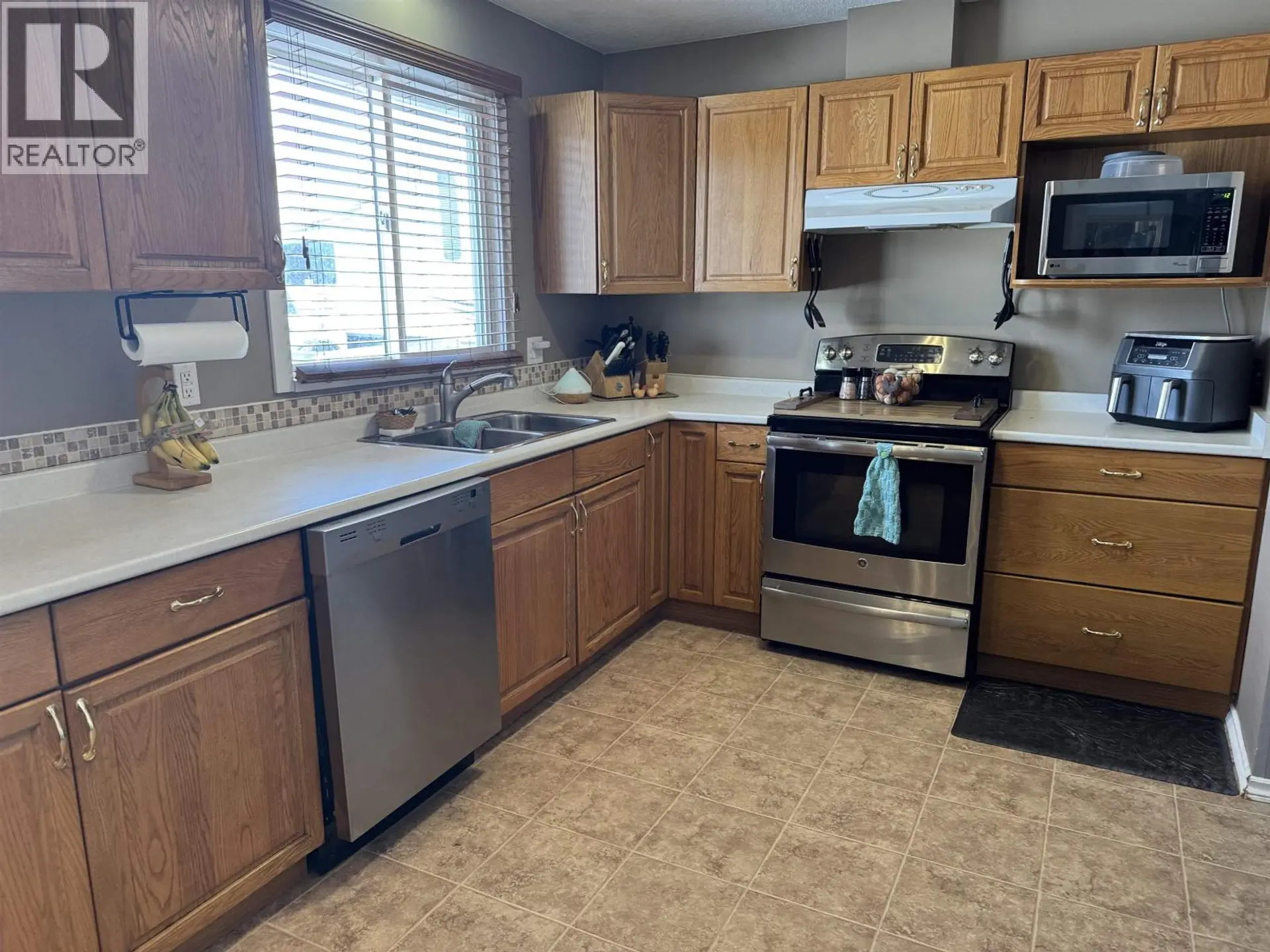 13 MANSON CRESCENT - Image 3