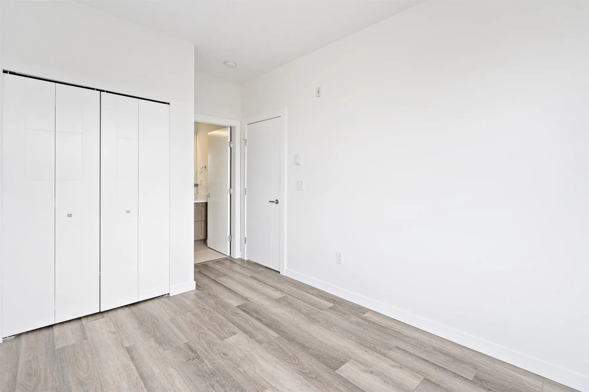 #401 20695 Eastleigh Crescent - Image 5