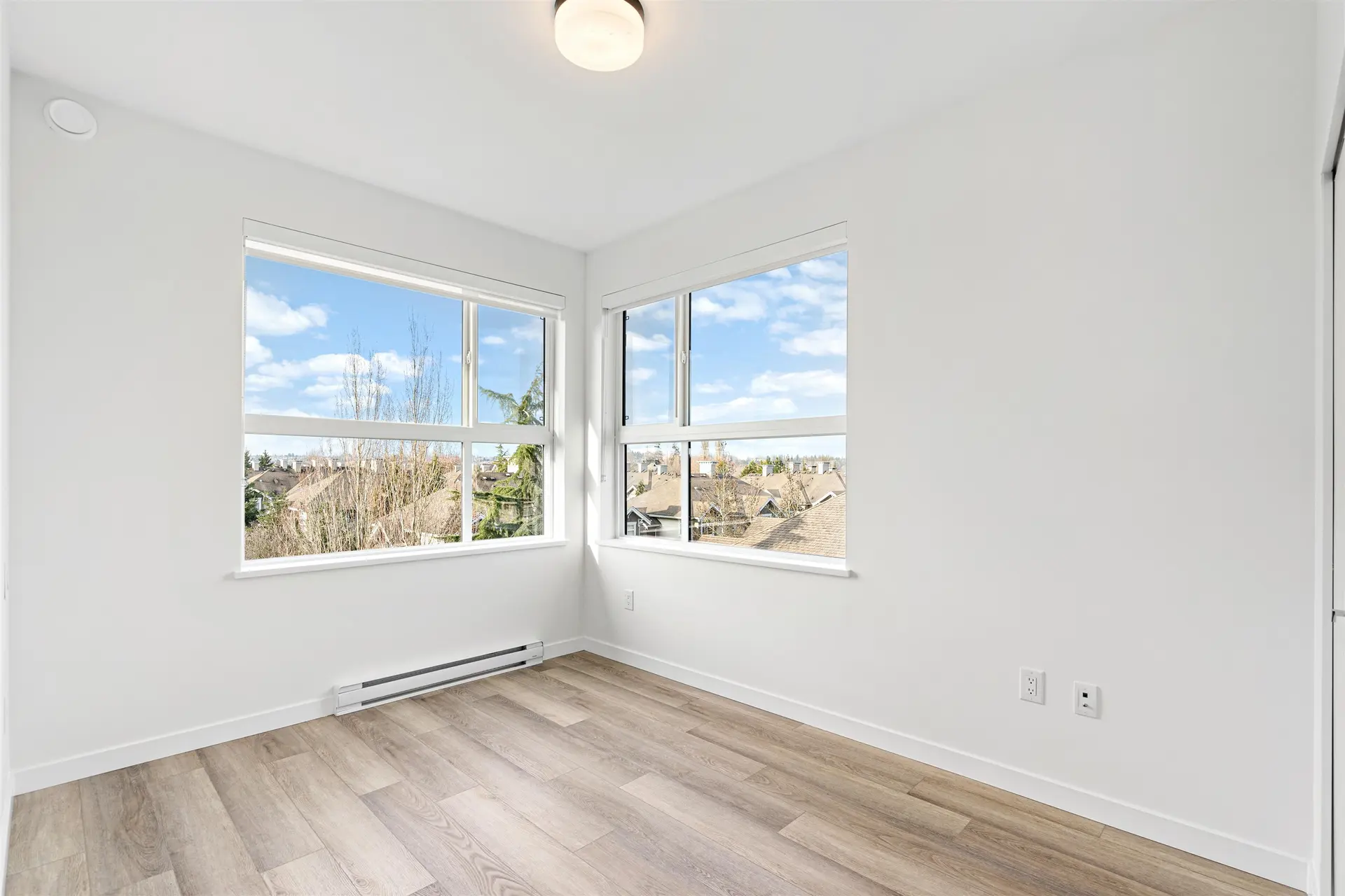 #401 20695 Eastleigh Crescent - Image 4