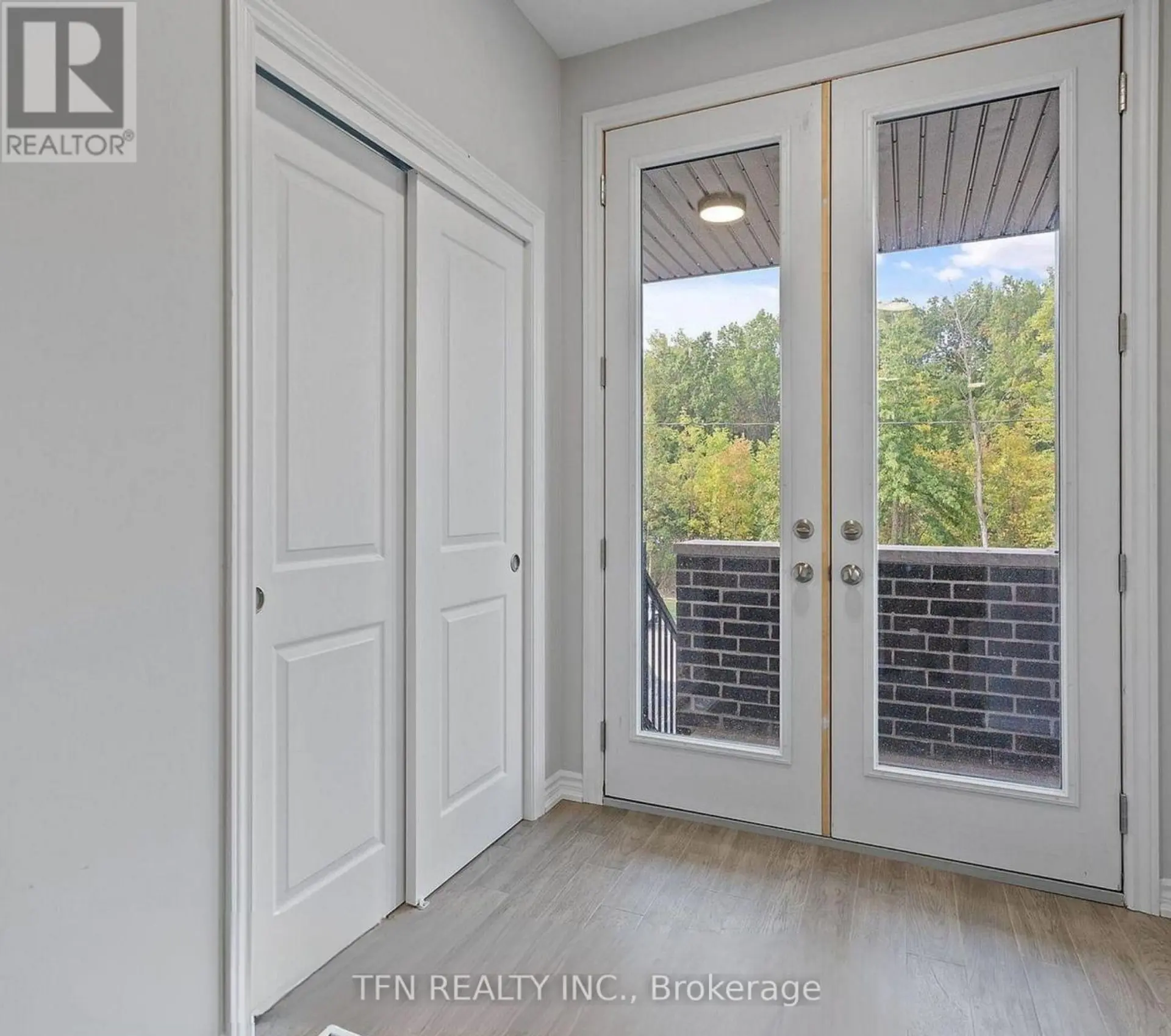 55 SUPERIOR STREET E - Image 3