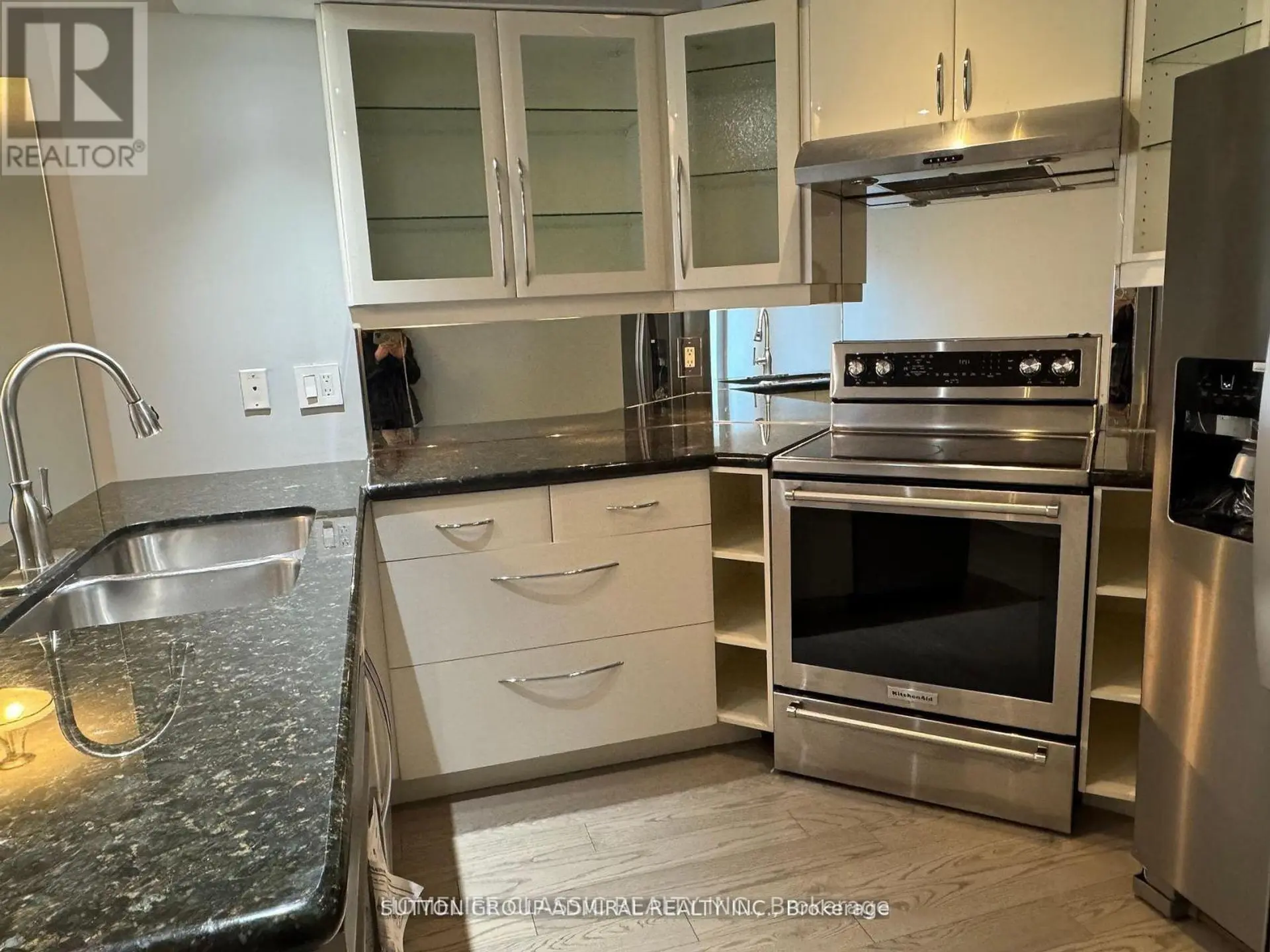 #905 909 BAY STREET - Image 2