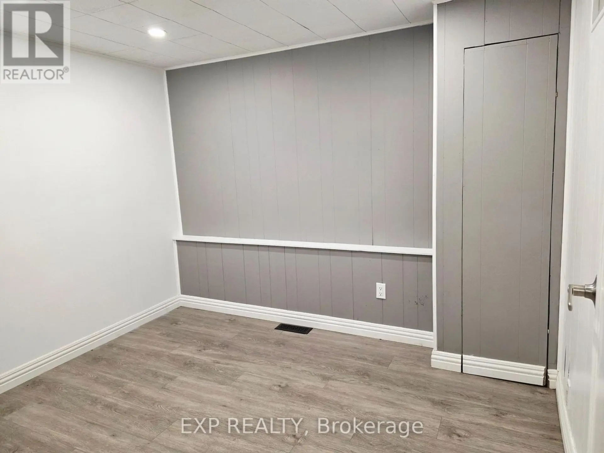 166 JOHN STREET W - Image 8