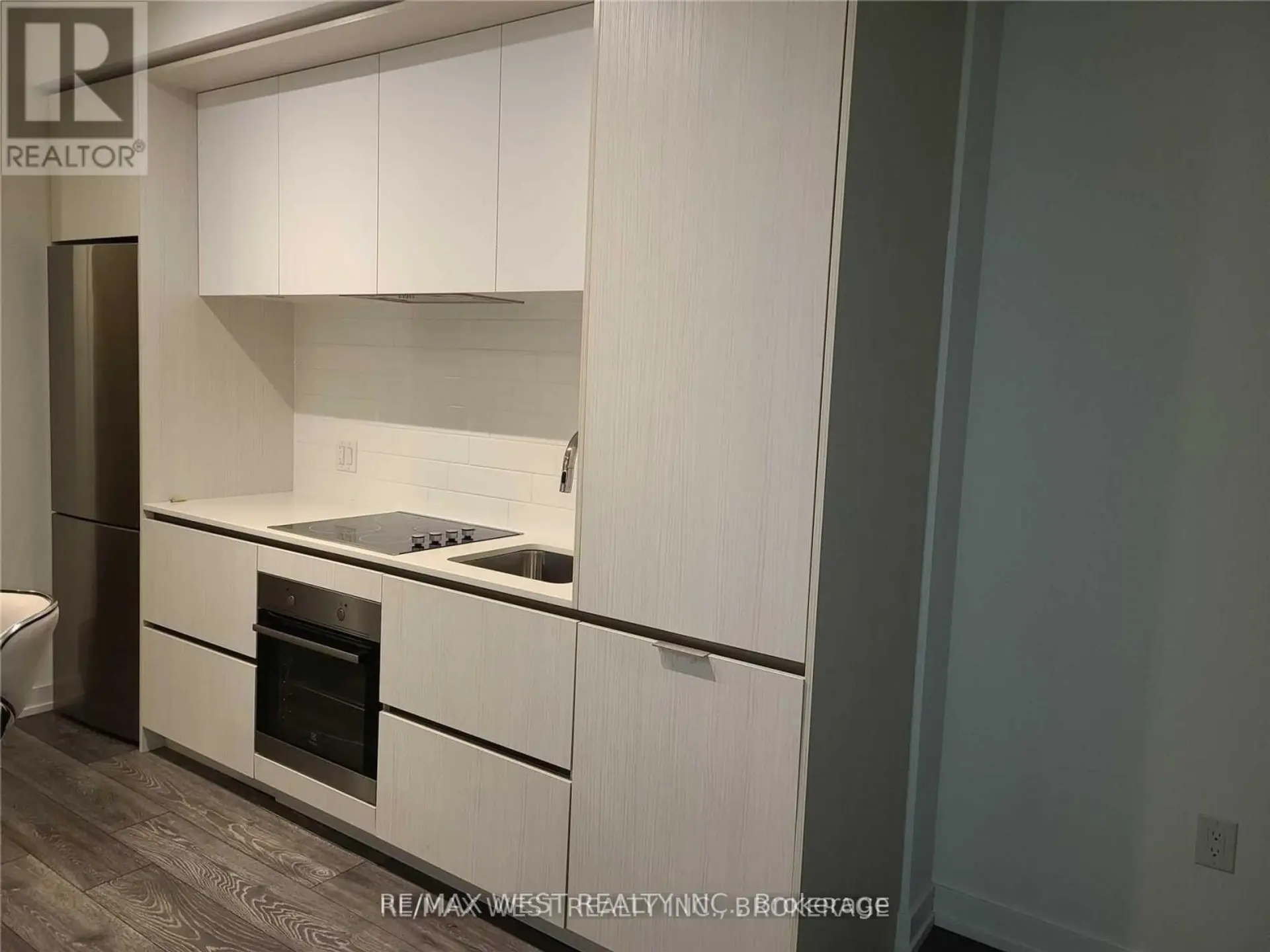 #1009 34 TUBMAN STREET - Image 4