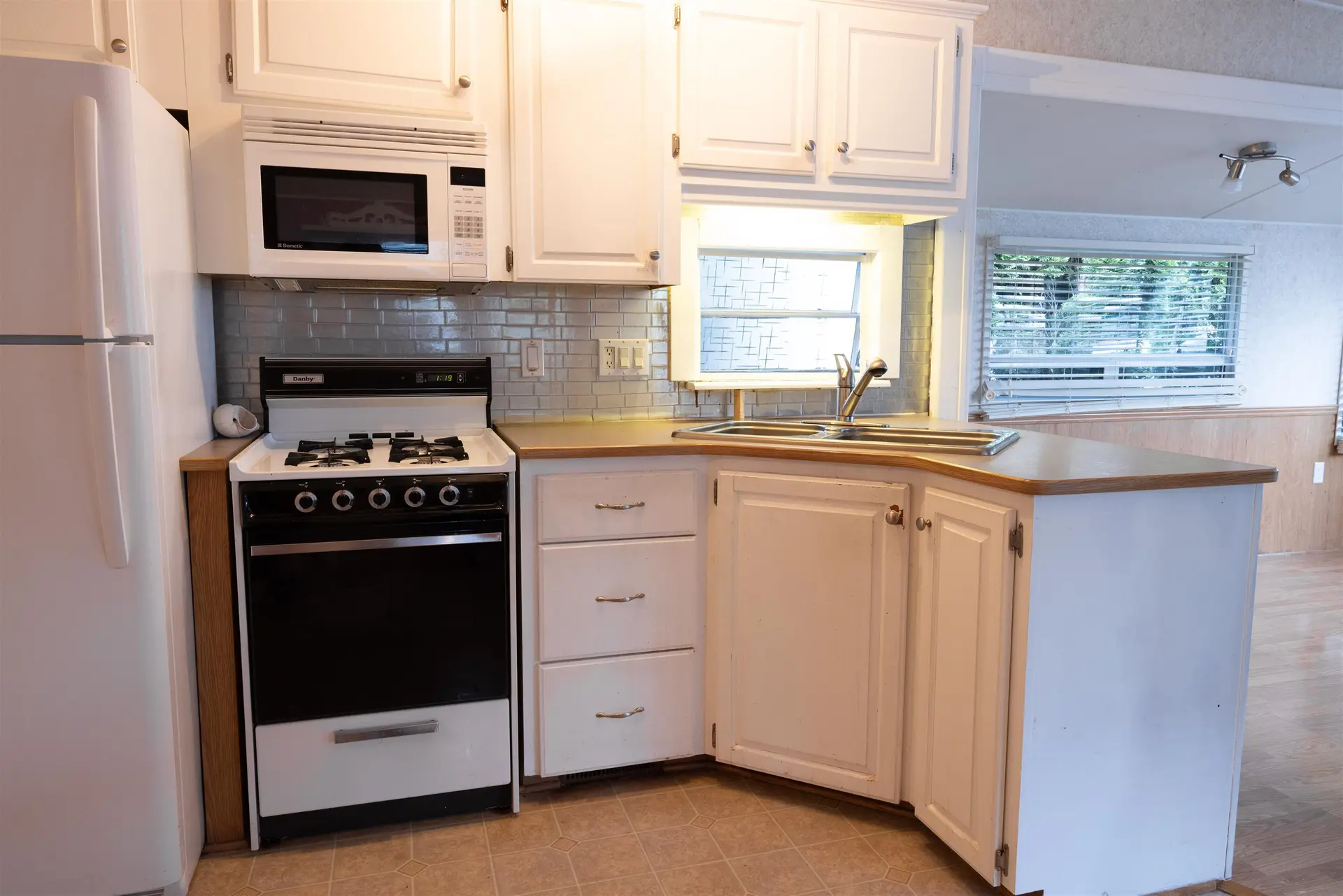 #184 14600 Morris Valley Road - Image 8