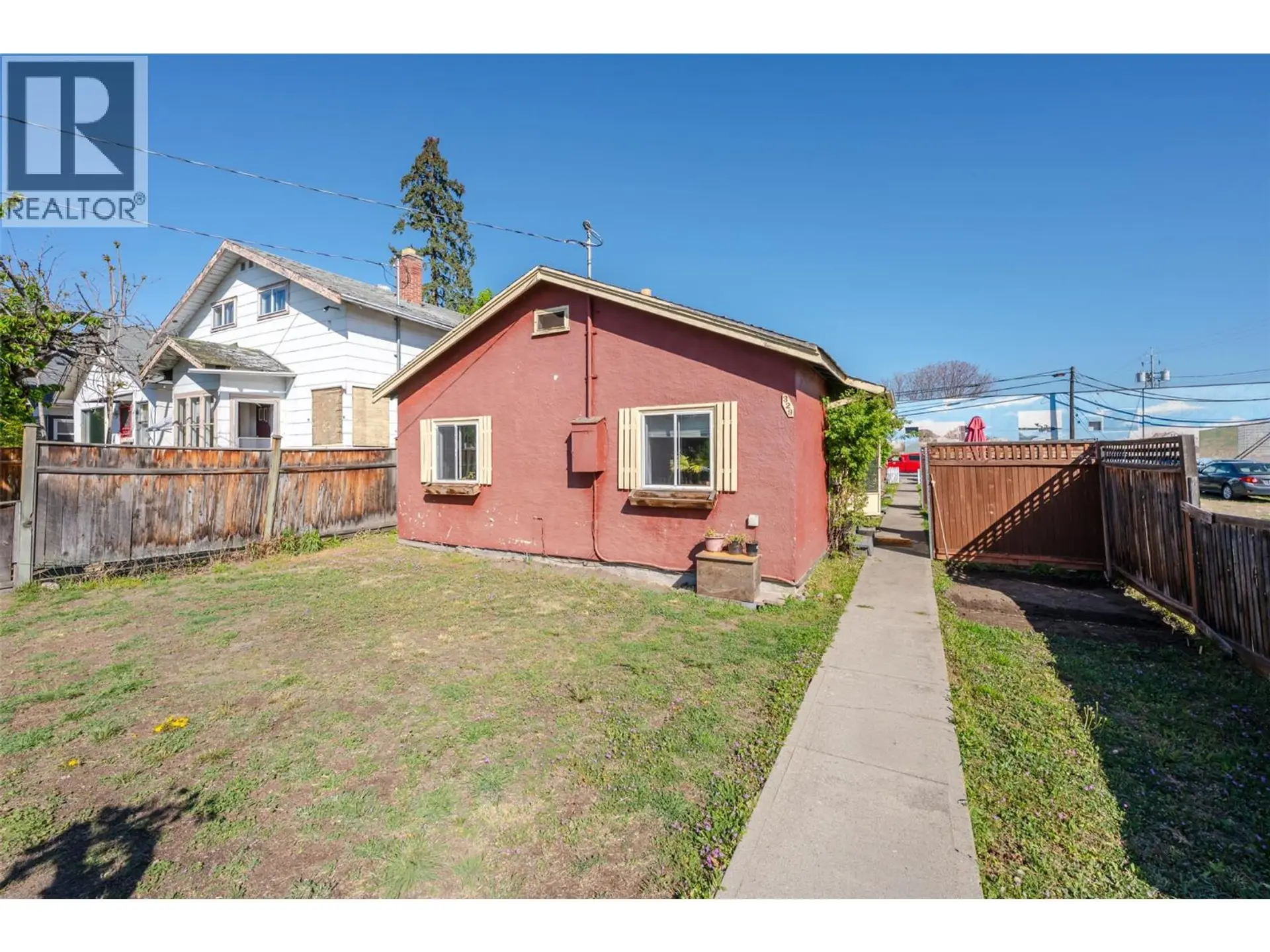 329 Nanaimo Avenue W - Image 2