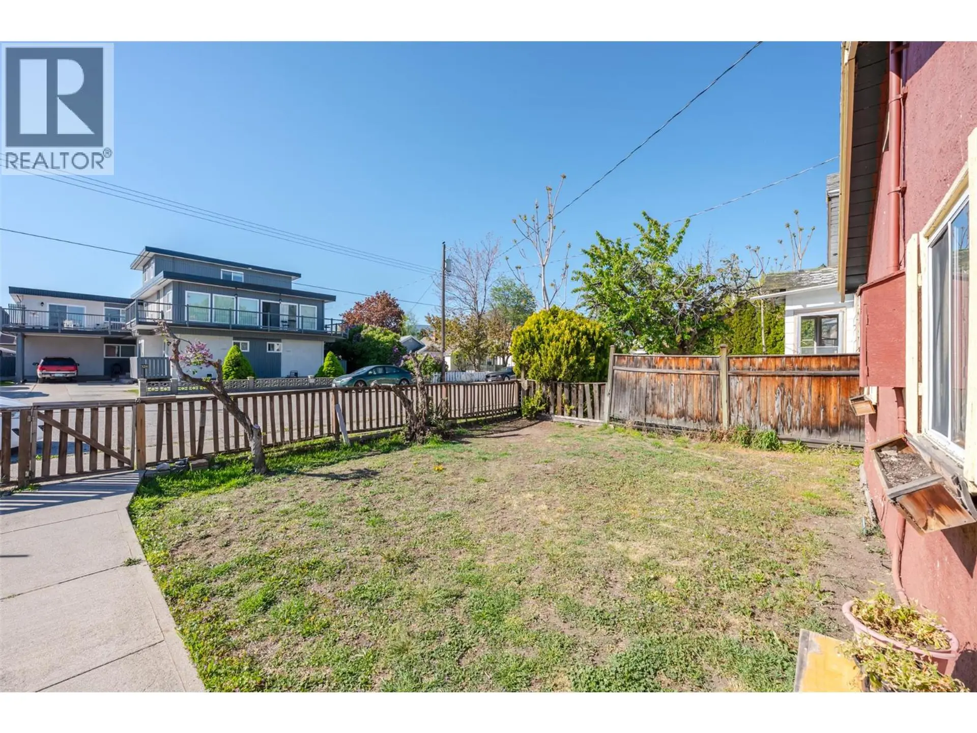329 Nanaimo Avenue W - Image 3