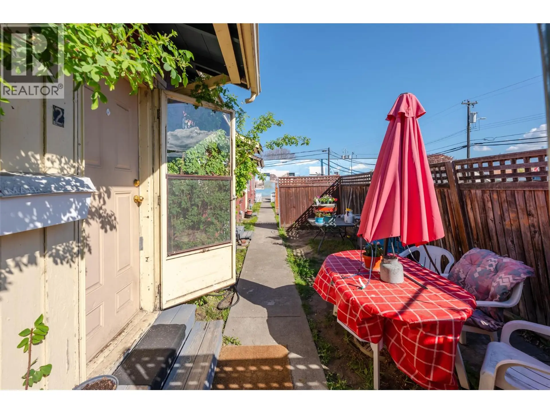 329 Nanaimo Avenue W - Image 4