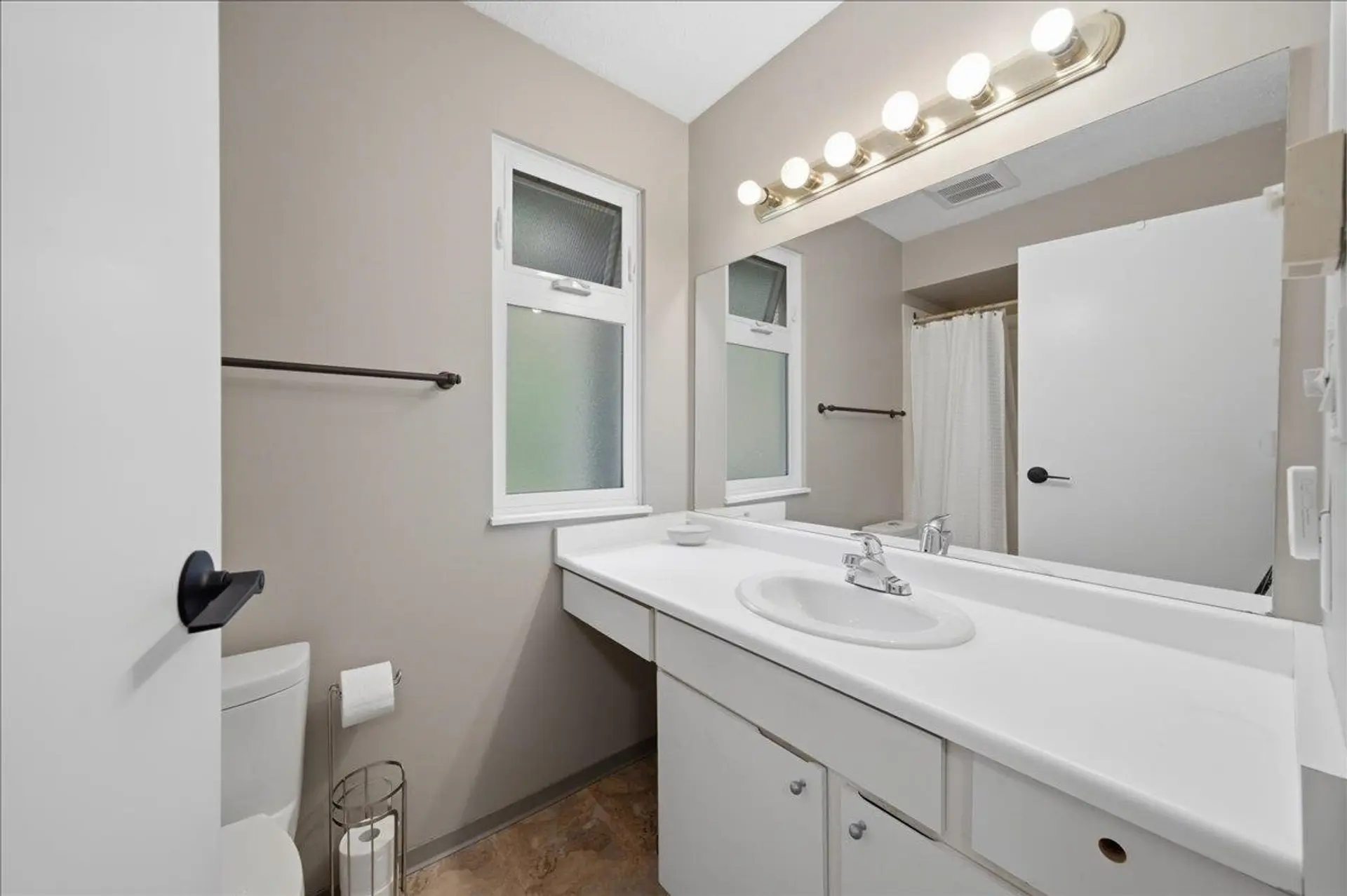 #47 1240 Falcon Drive - Image 11