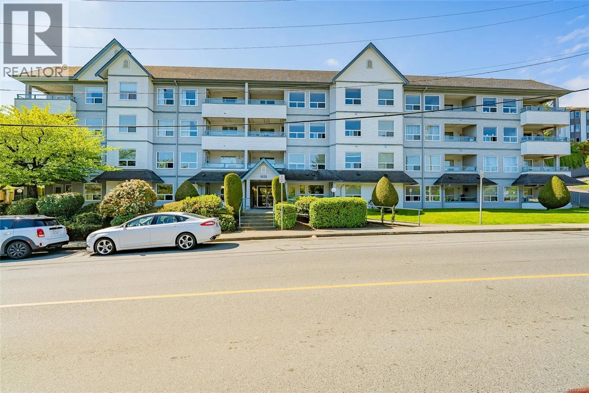 Property at #405 1631 Dufferin Cres, Nanaimo, BC