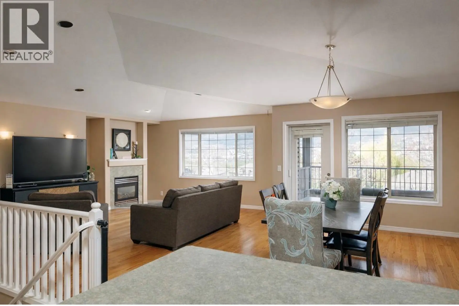#6 3512 Ridge Boulevard - Image 10