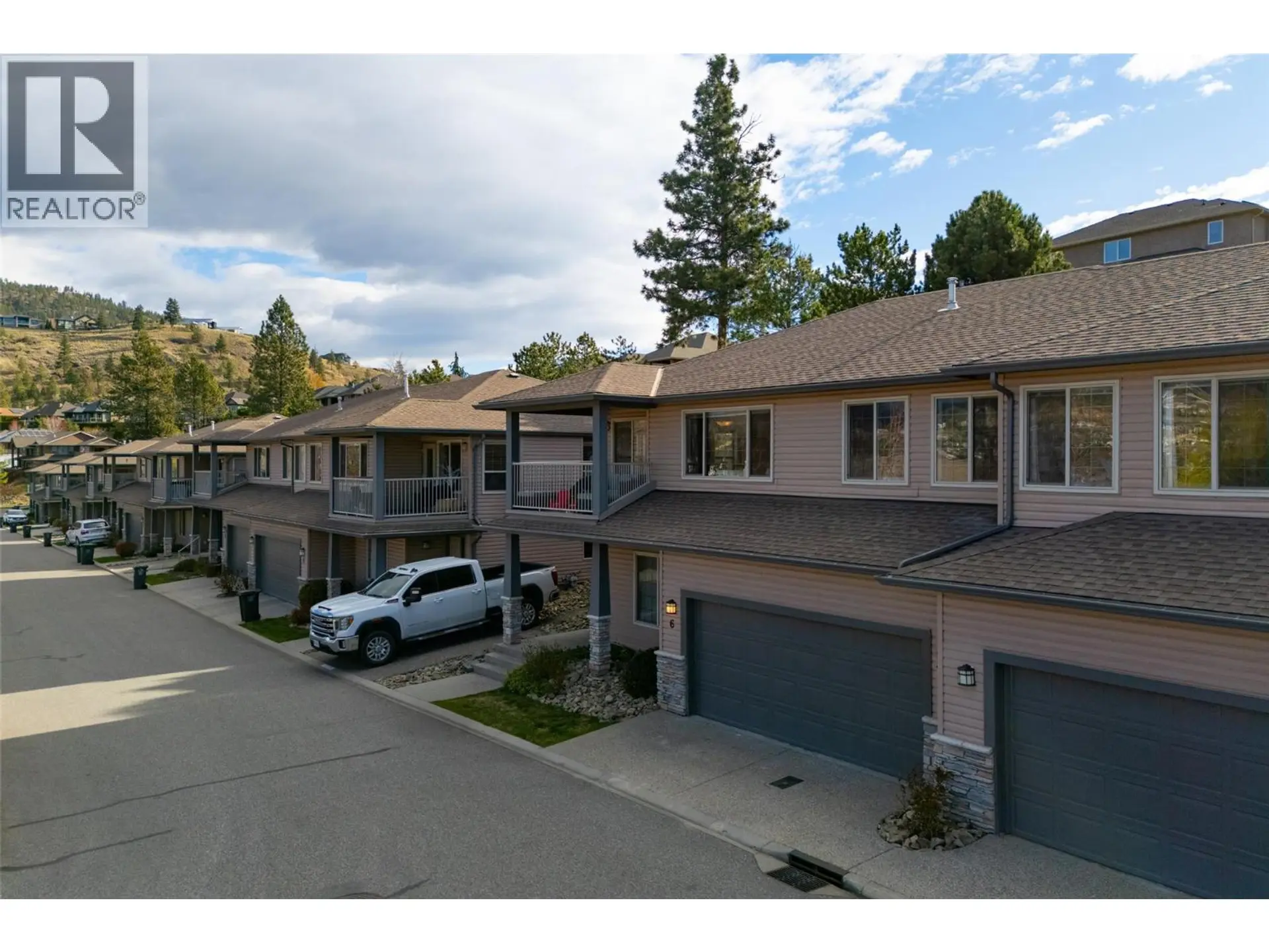#6 3512 Ridge Boulevard - Image 13