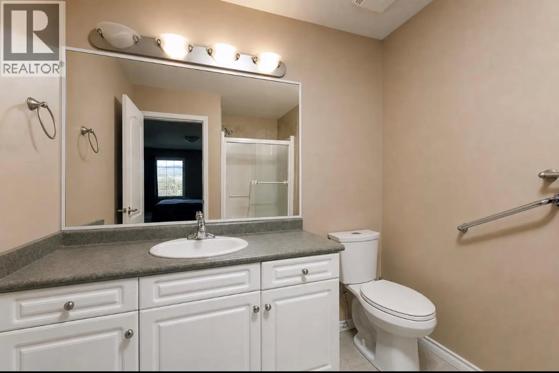 #6 3512 Ridge Boulevard - Image 15