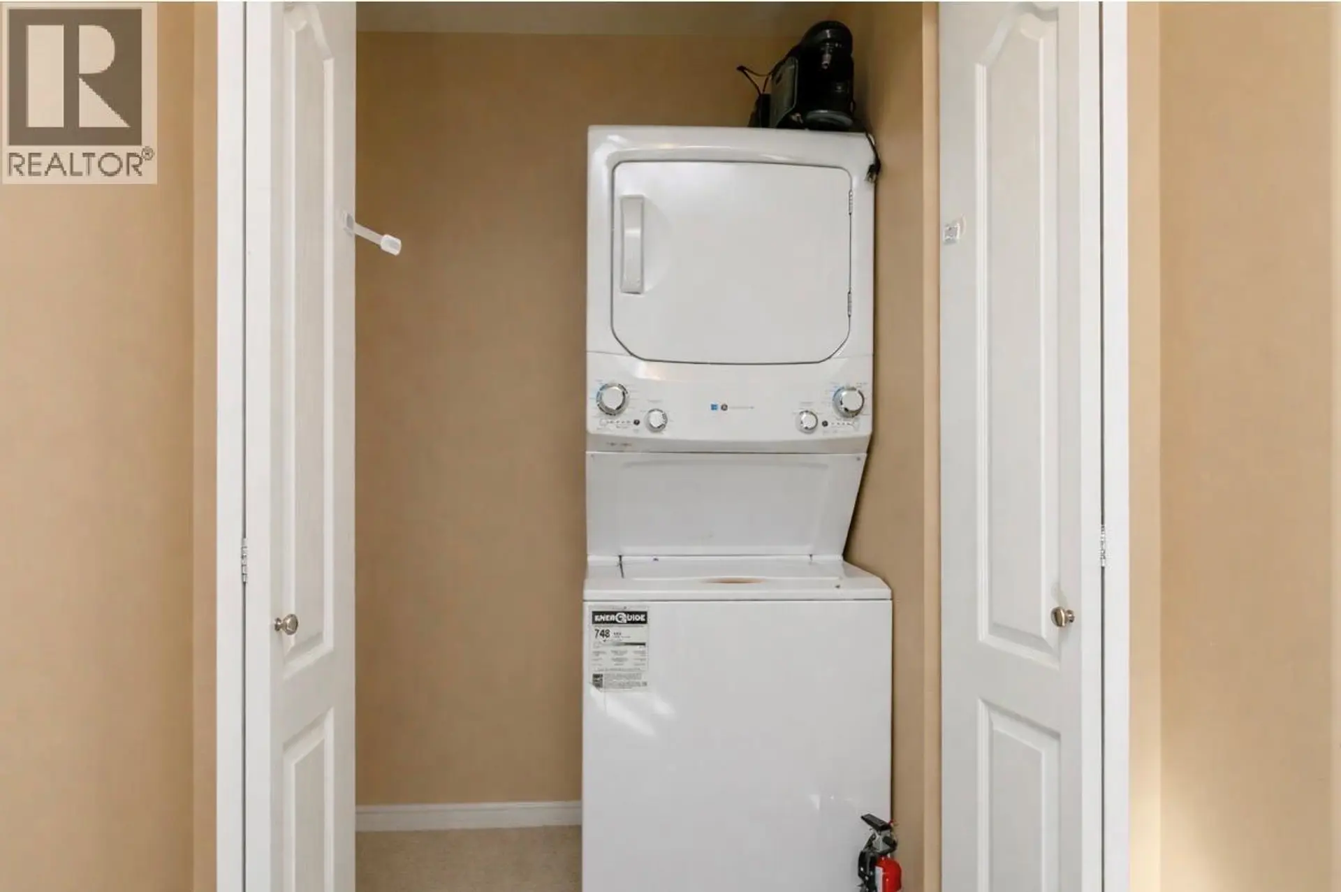 #6 3512 Ridge Boulevard - Image 6