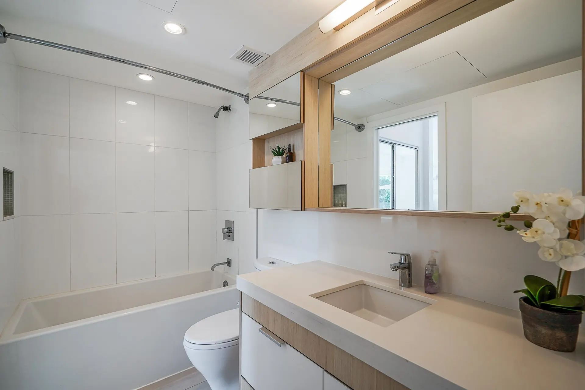 #214 111 E 3rd Street - Image 17