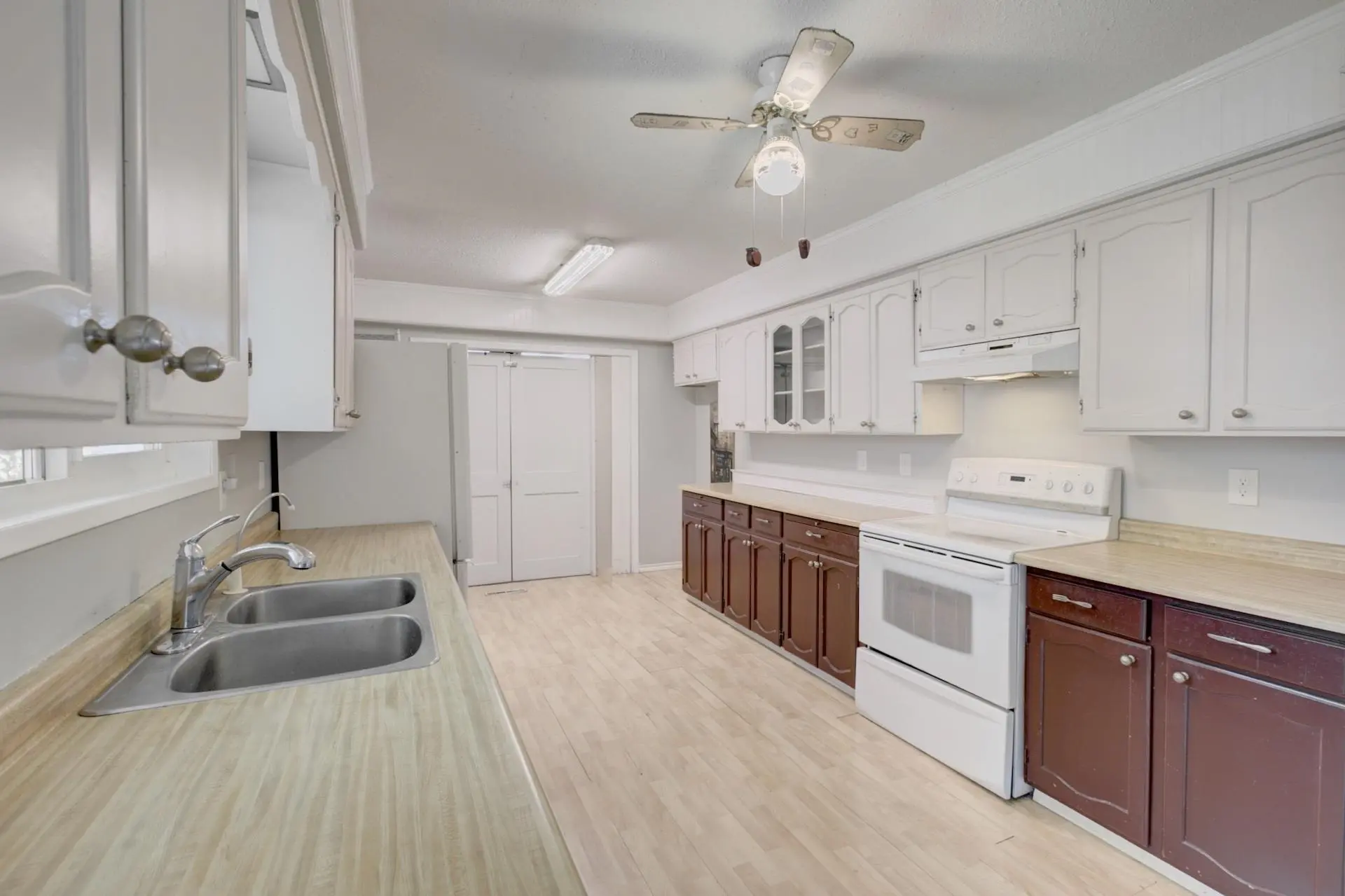 8505 Howard Crescent - Image 6