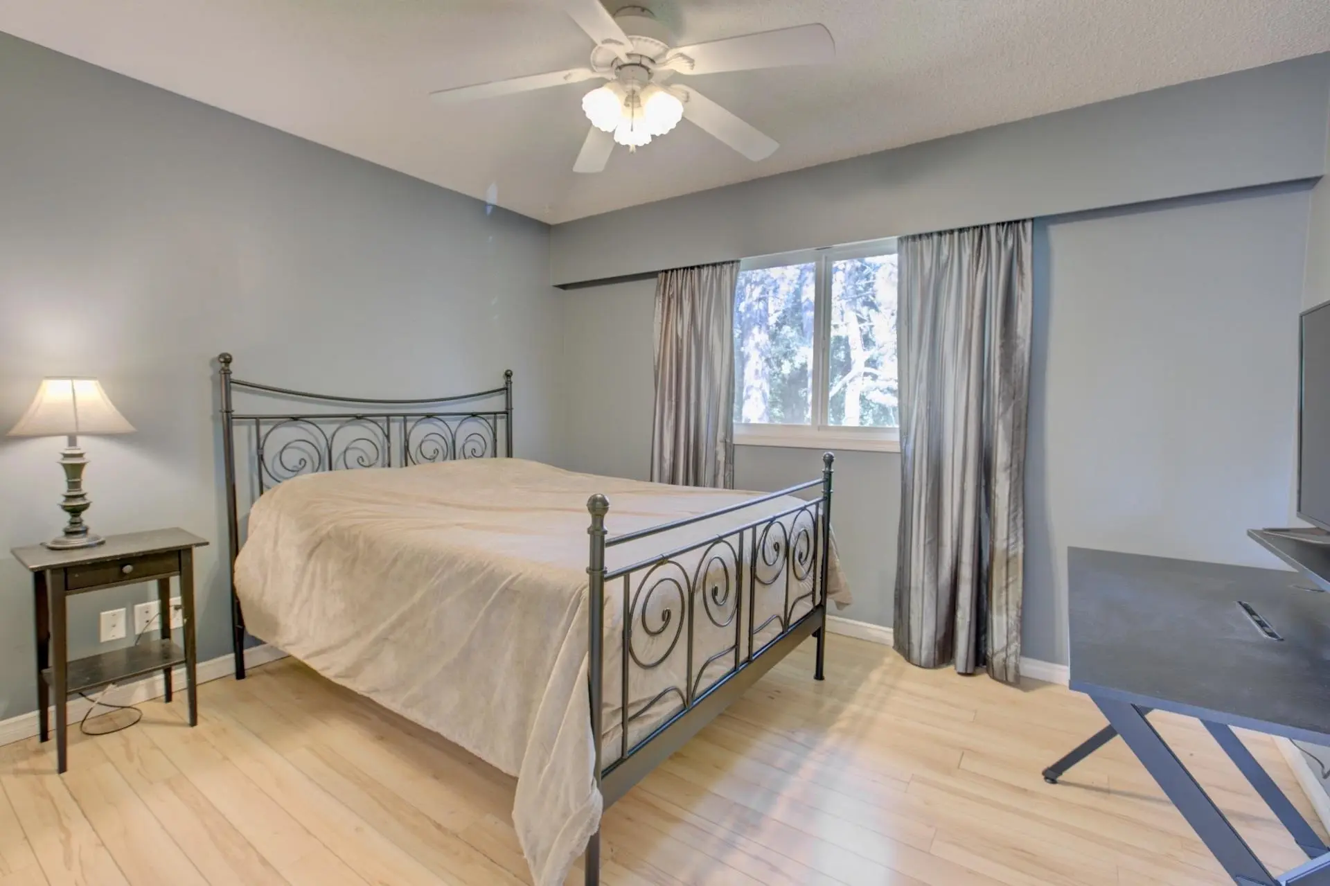 8505 Howard Crescent - Image 12