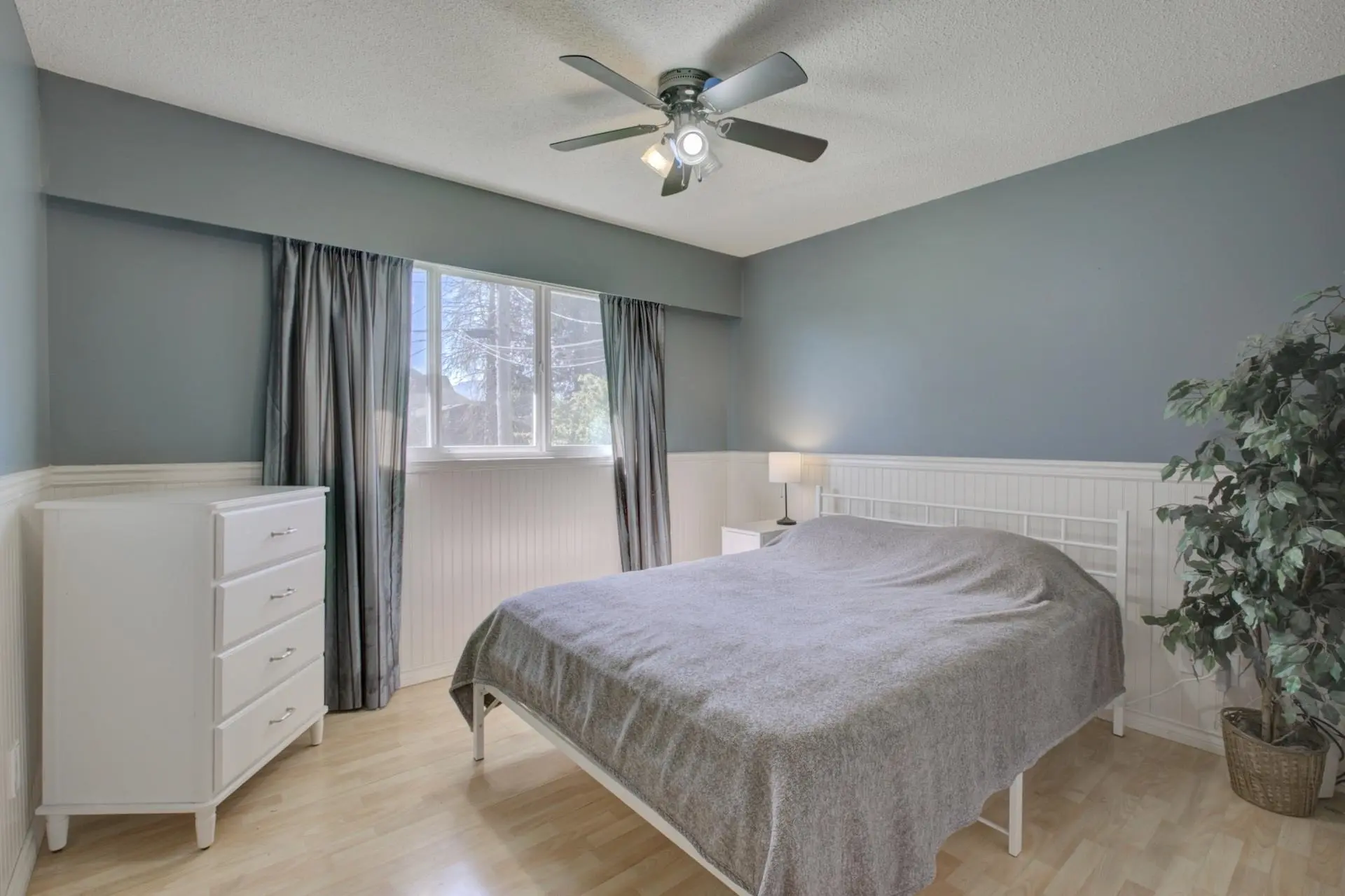 8505 Howard Crescent - Image 10