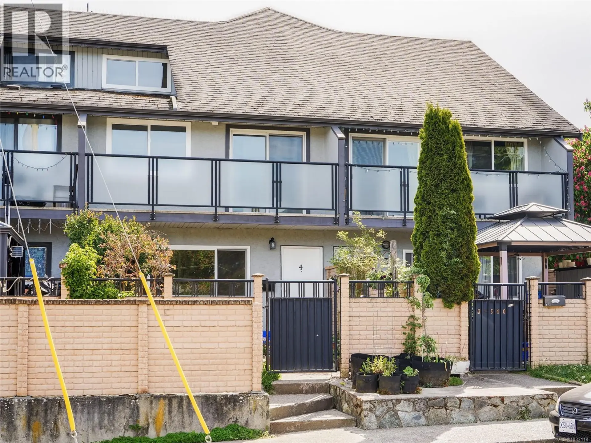 Property at #4 740 Wilson St, Victoria, BC