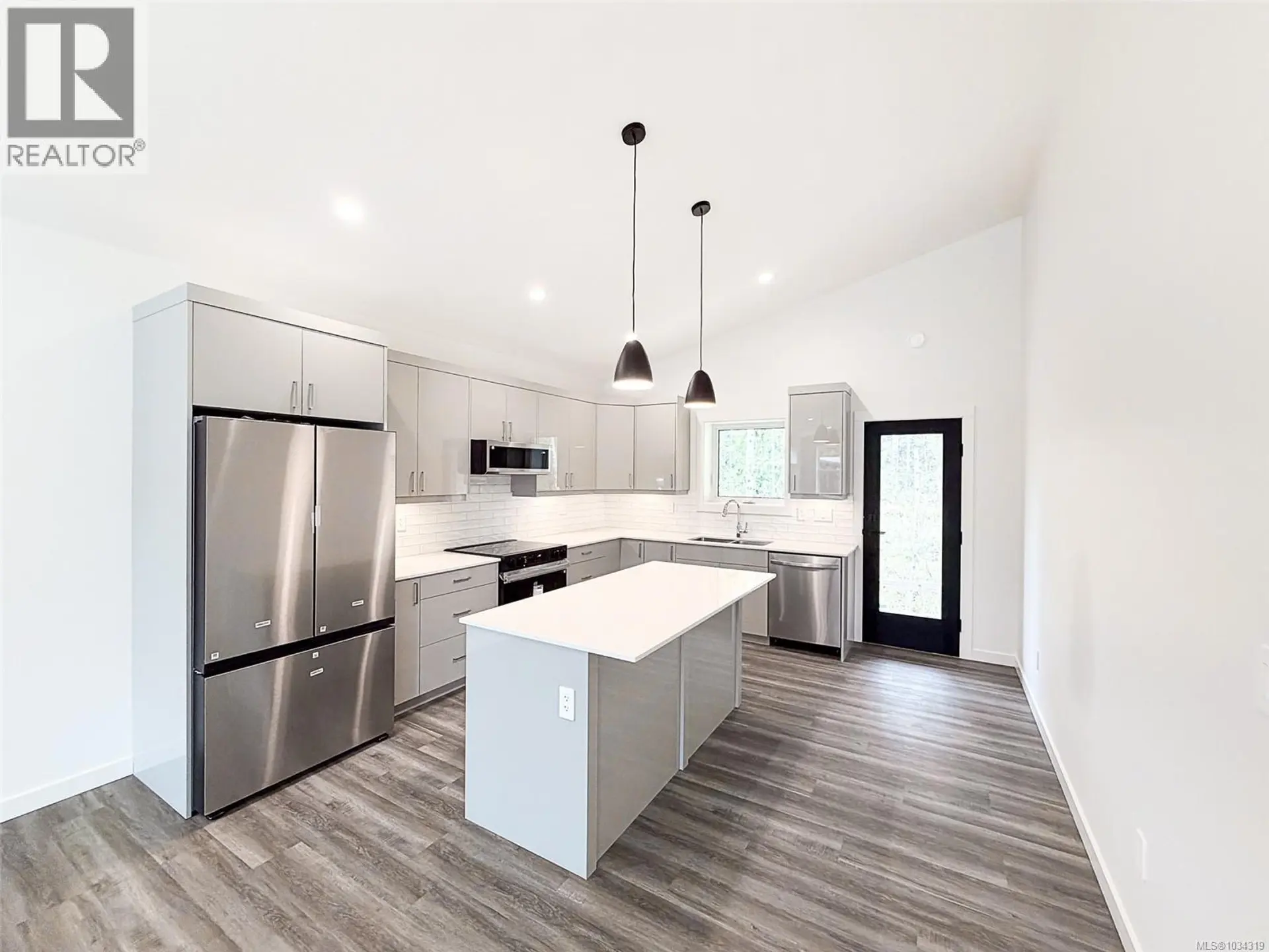 #34 3025 Royston Rd - Image 6