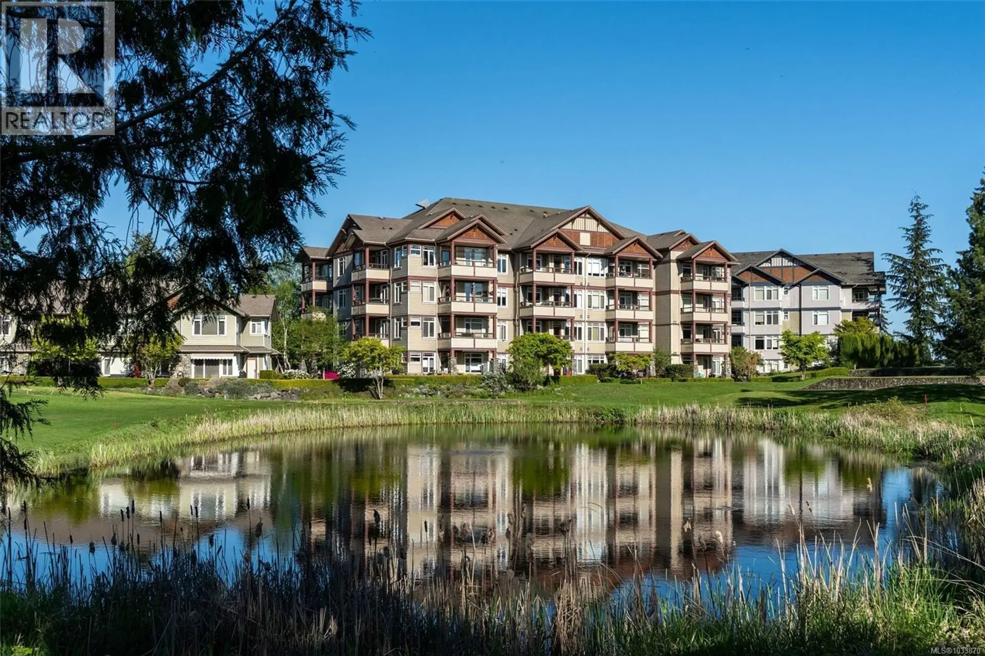 Property at #102E 1115 CRAIGFLOWER Rd, Esquimalt, BC