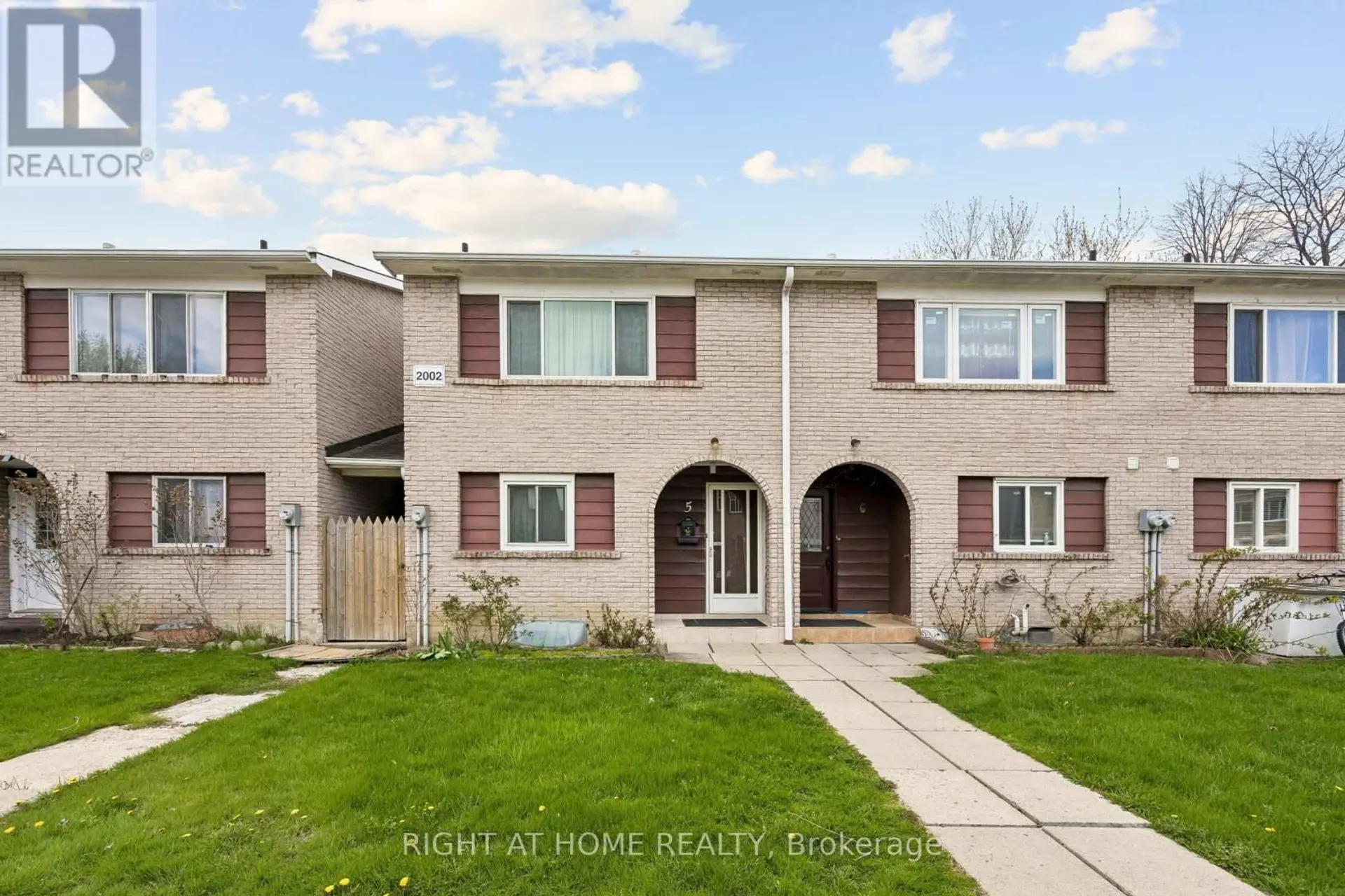 #5 2002 MARTIN GROVE ROAD - Image 1