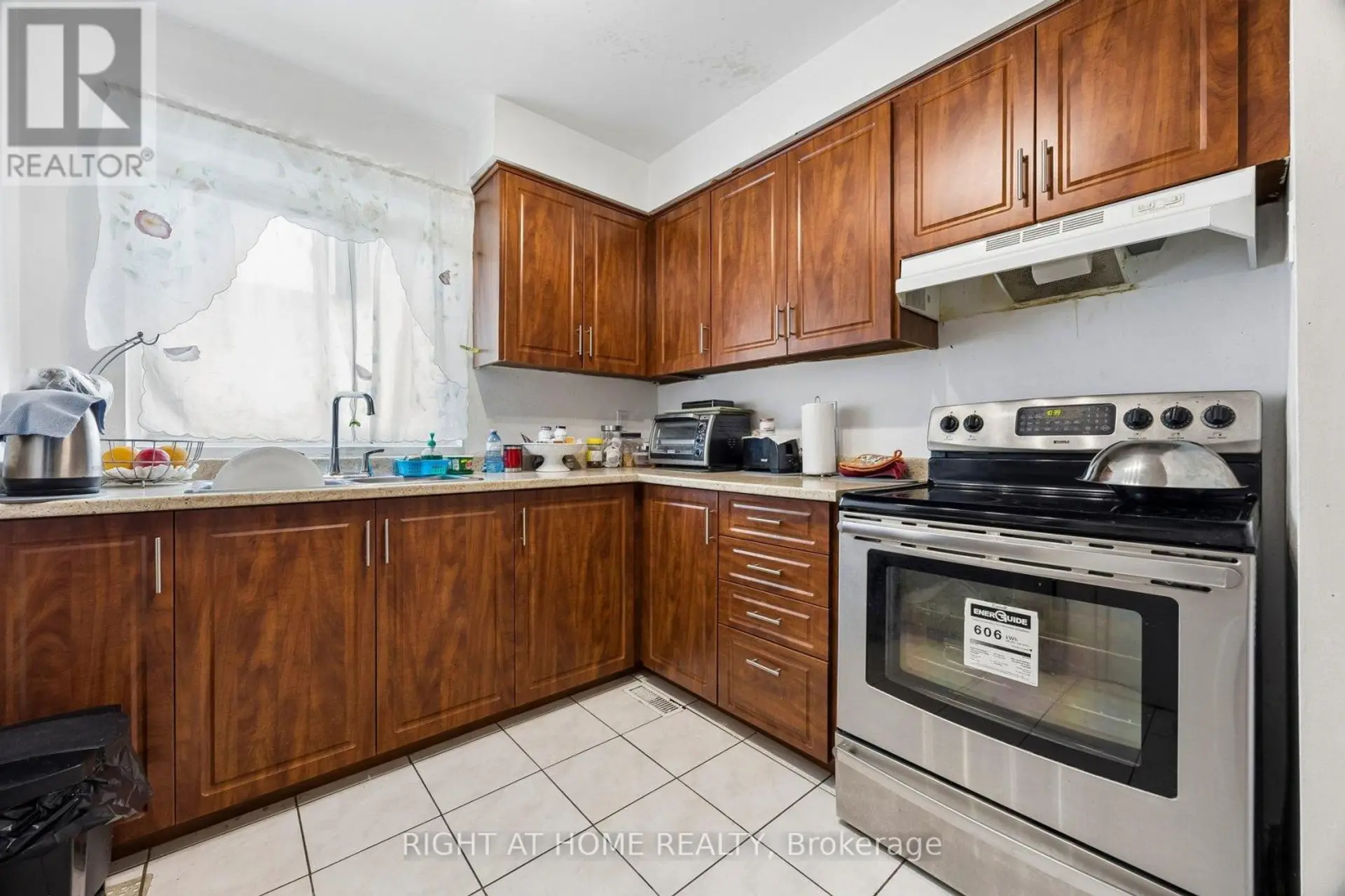 #5 2002 MARTIN GROVE ROAD - Image 8