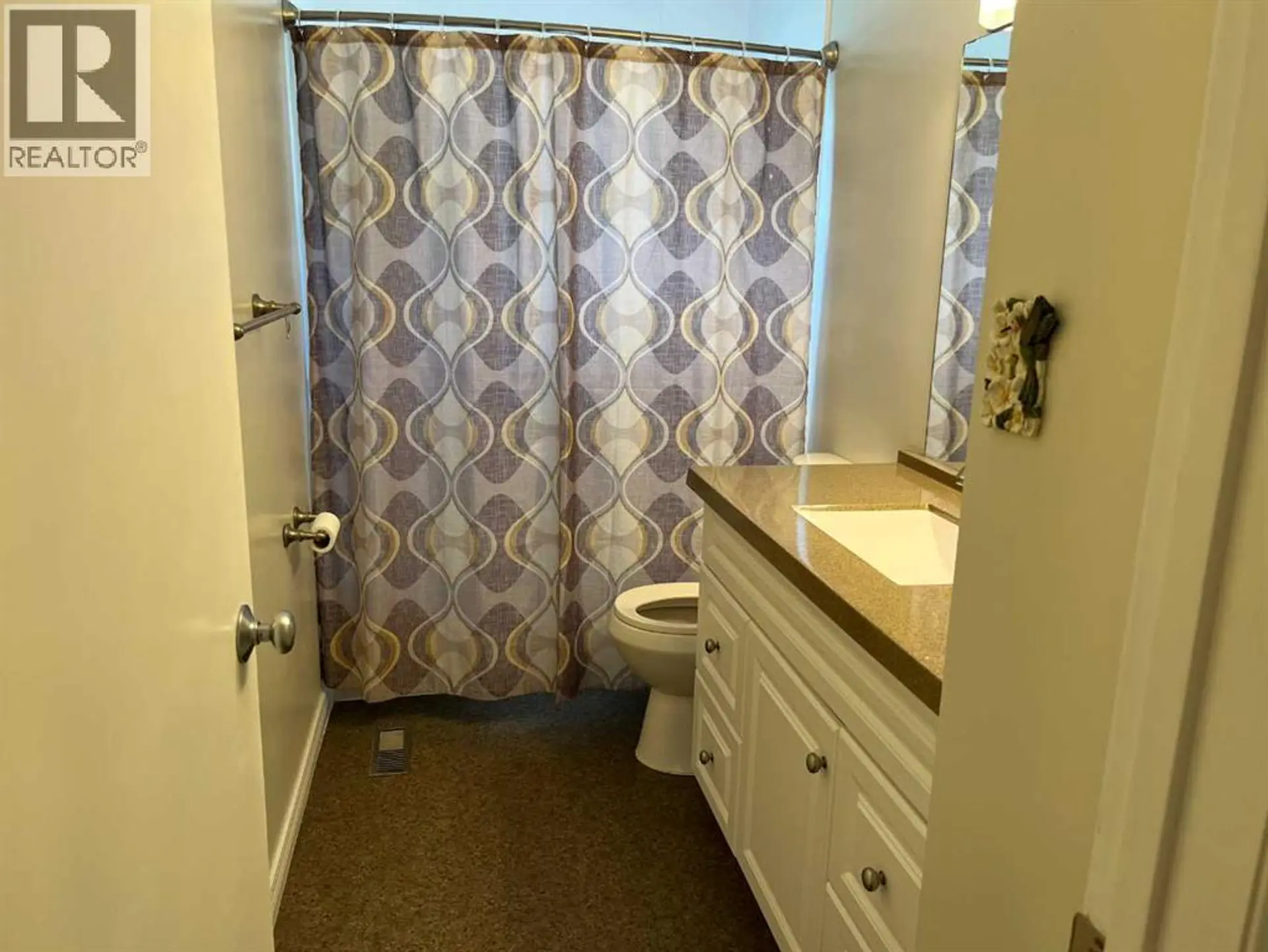 4928 40 Avenue NW - Image 11