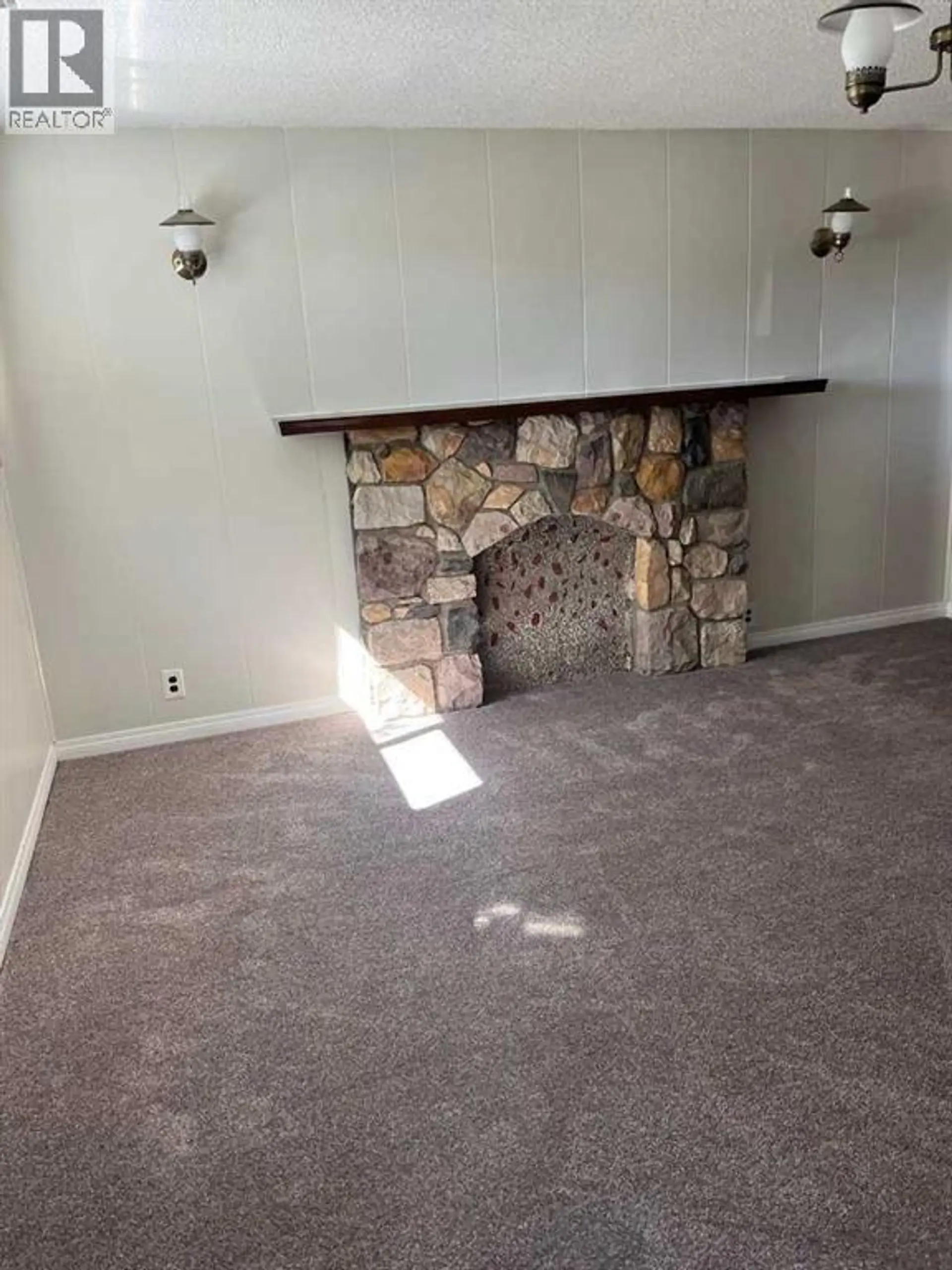 4928 40 Avenue NW - Image 14