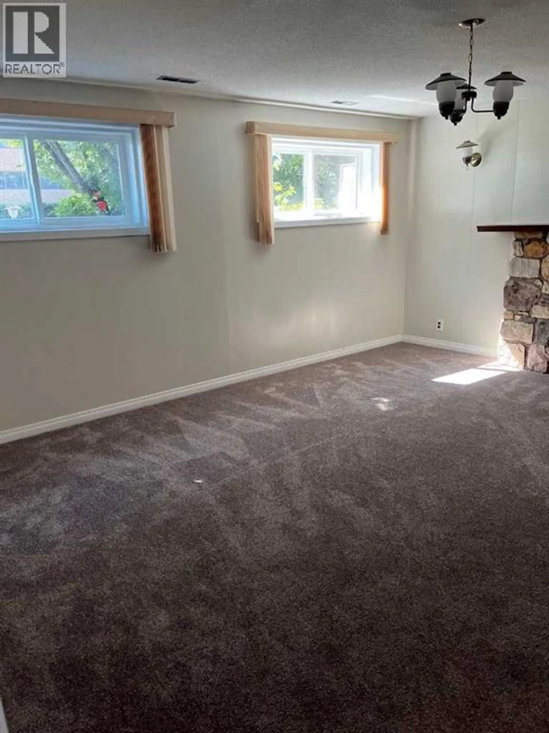 4928 40 Avenue NW - Image 15