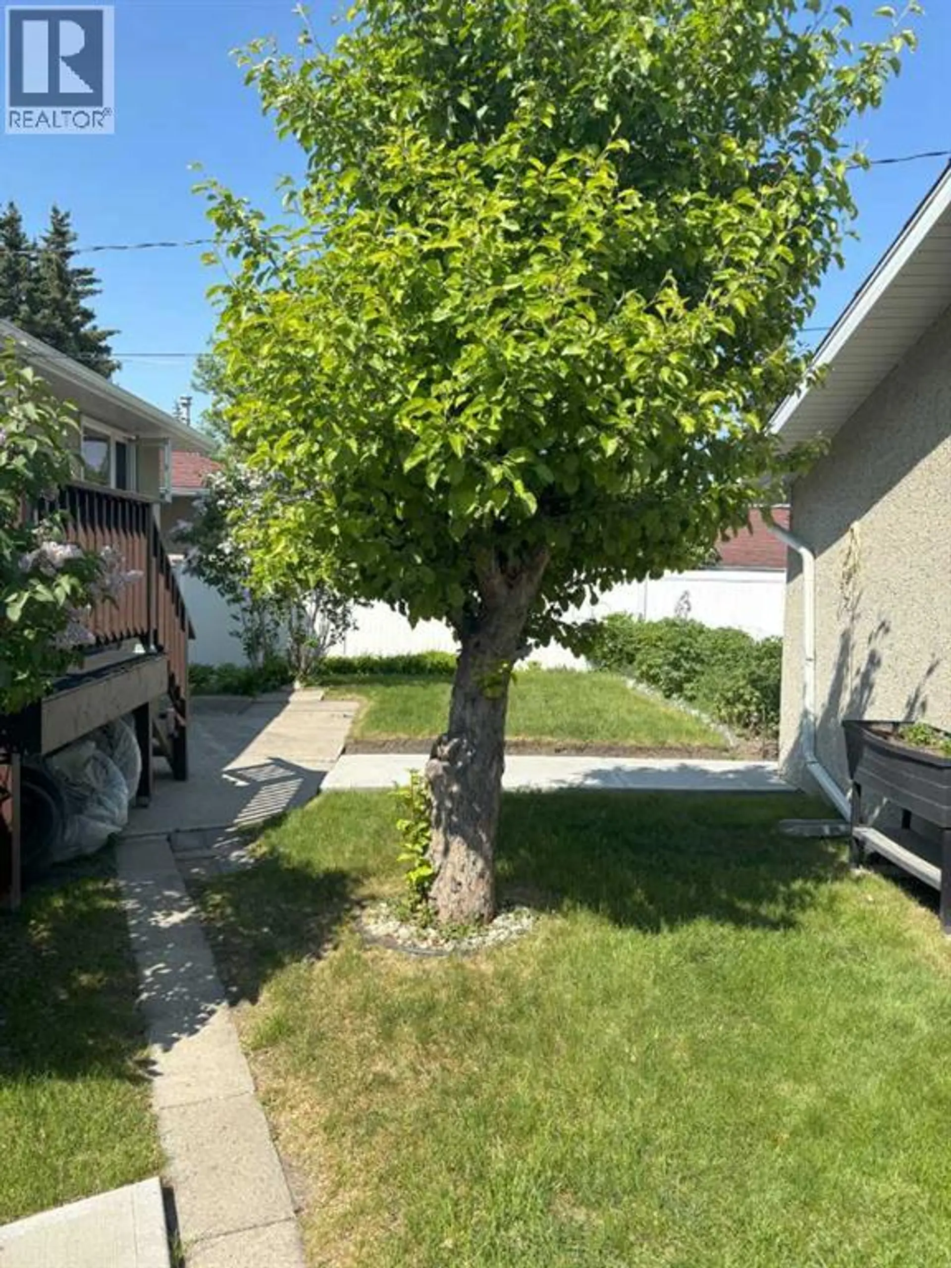4928 40 Avenue NW - Image 19