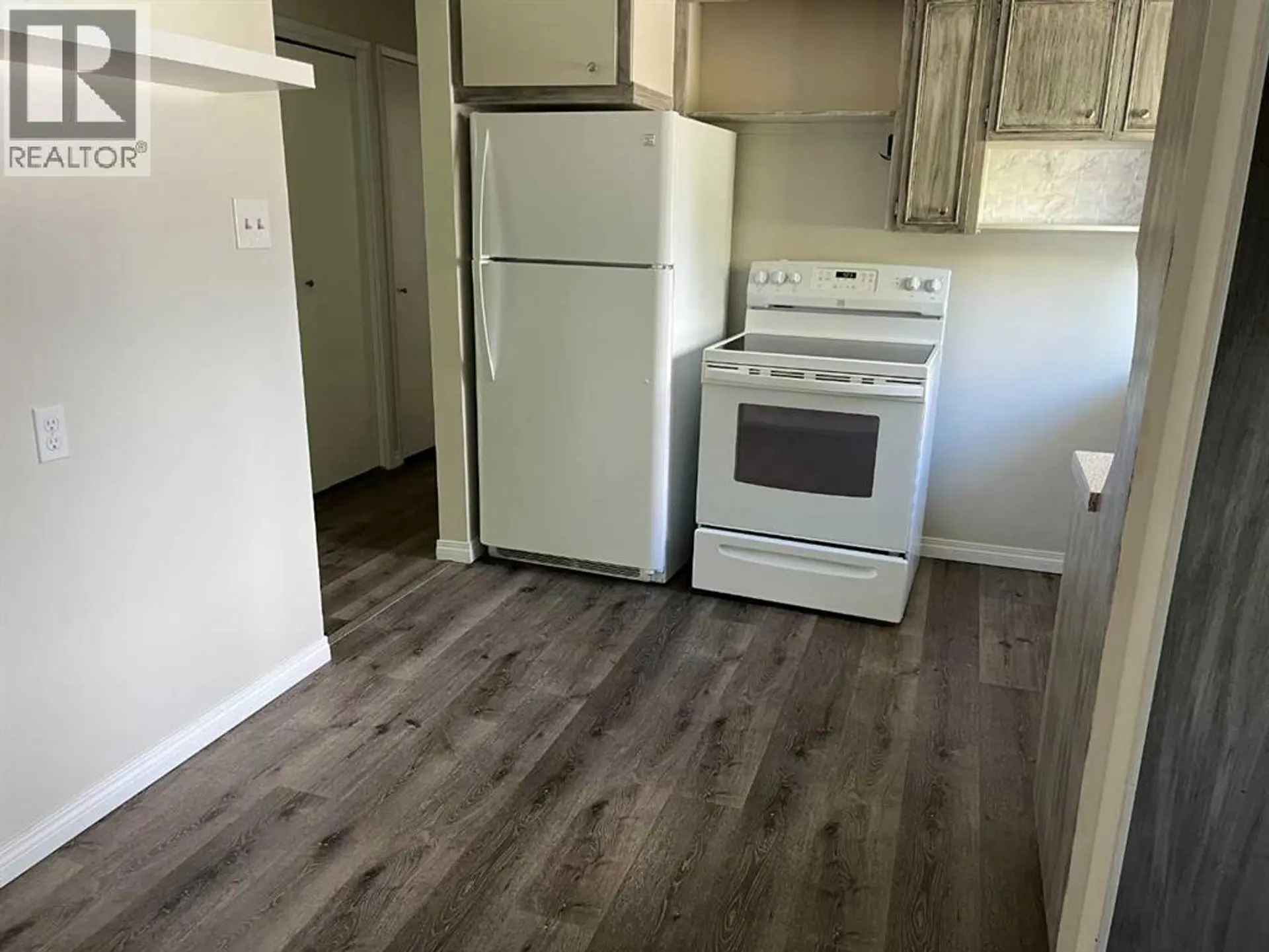 4928 40 Avenue NW - Image 7