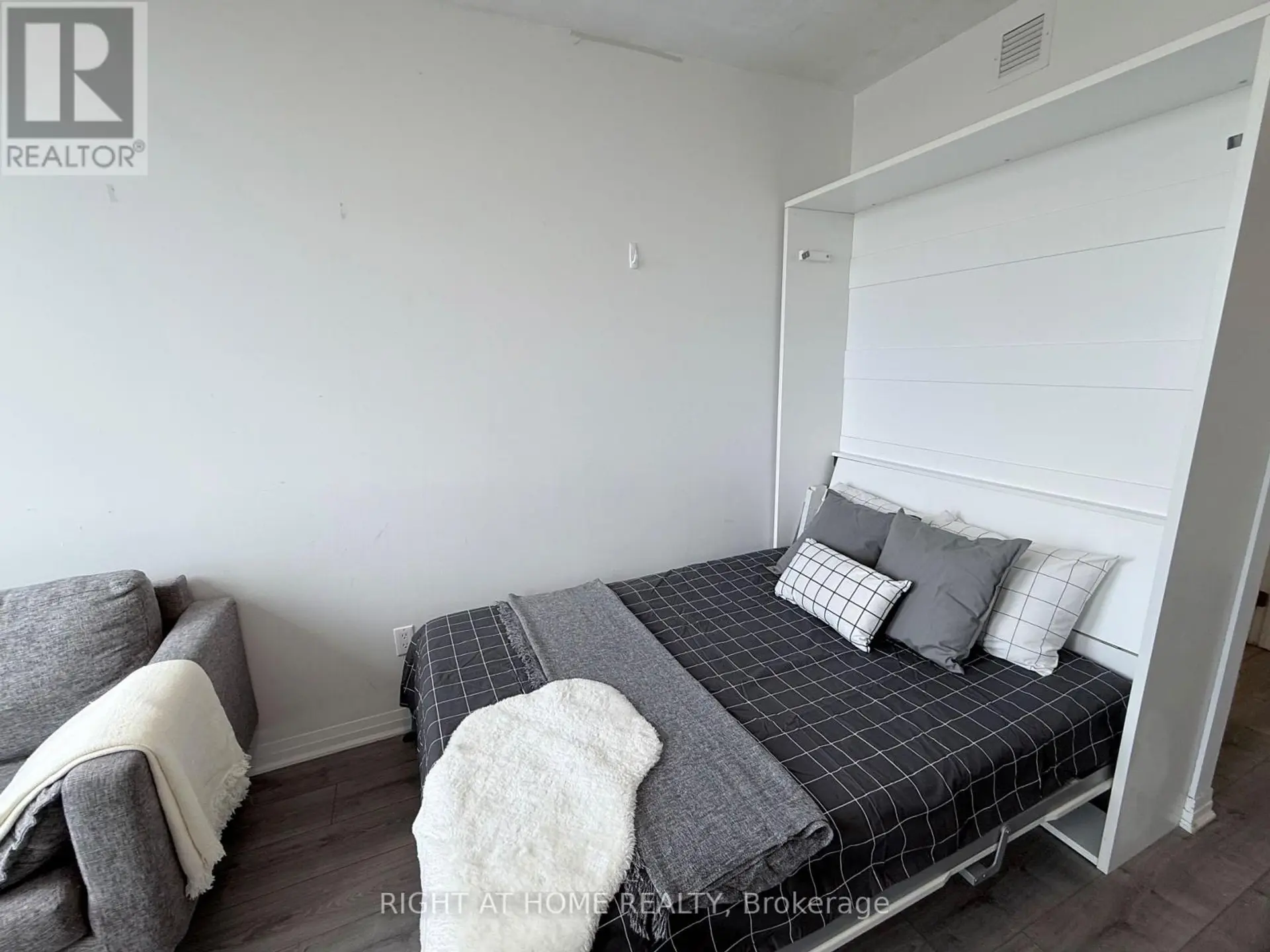 #441 1900 SIMCOE STREET N - Image 5