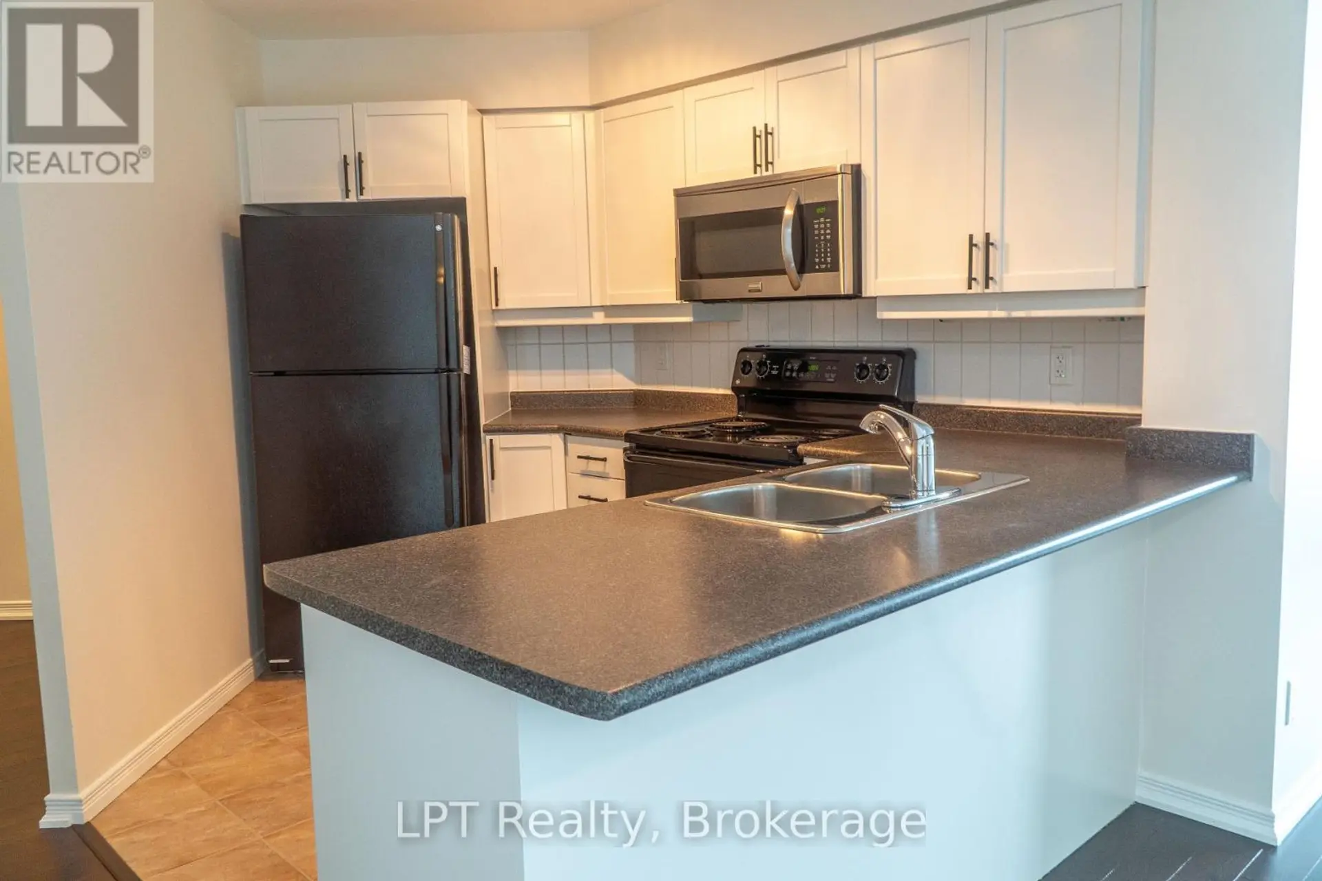 #815 340 WATSON STREET W - Image 16