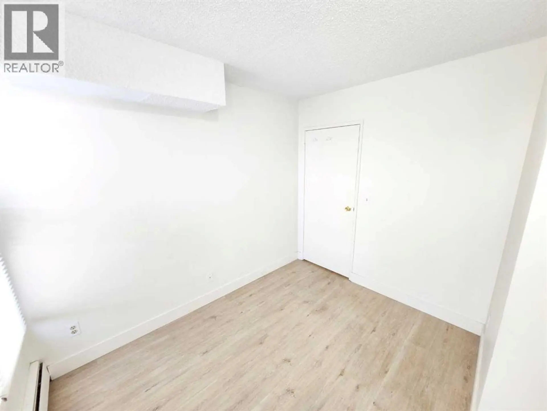 423 3 Avenue NE - Image 8