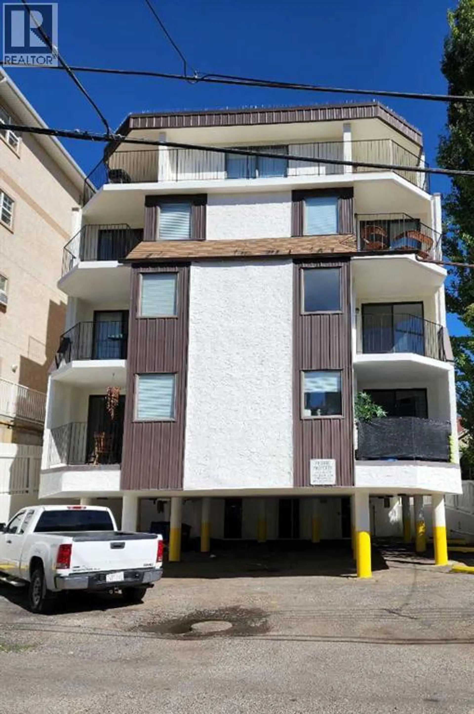 423 3 Avenue NE - Image 2